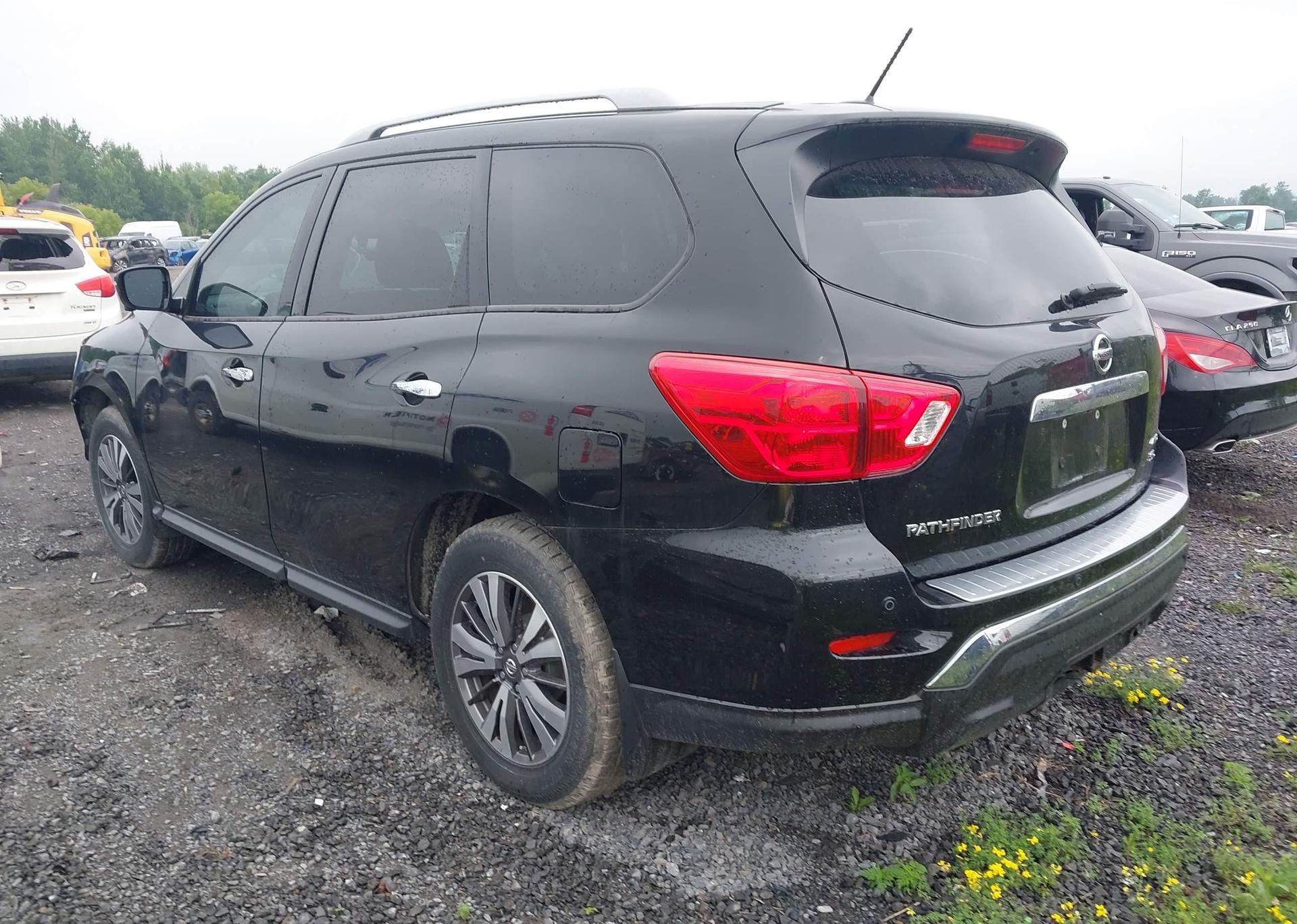 2017 NISSAN PATHFINDER PLATINUM
