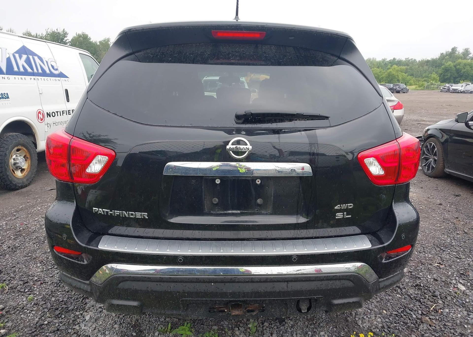 2017 NISSAN PATHFINDER PLATINUM