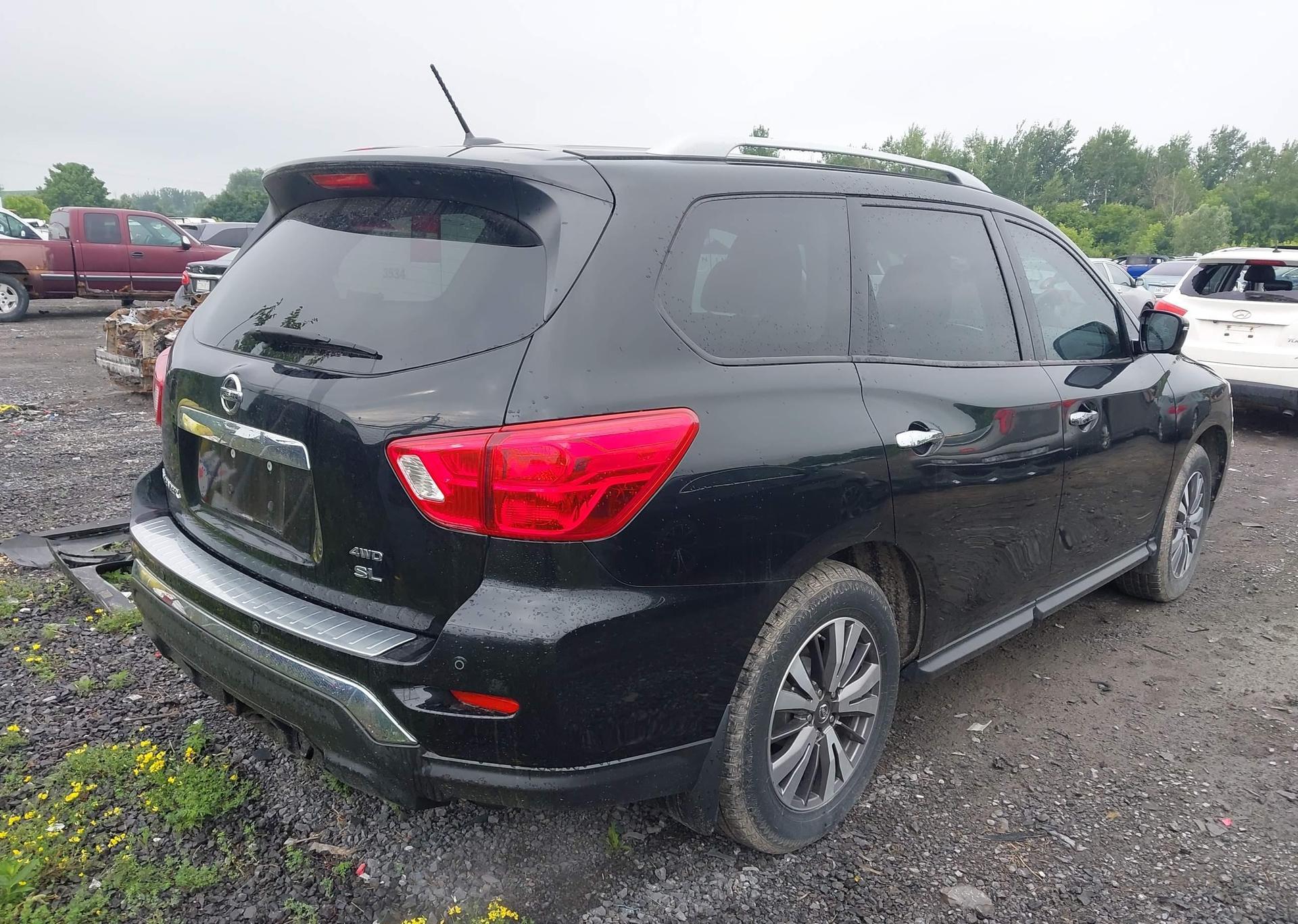 2017 NISSAN PATHFINDER PLATINUM