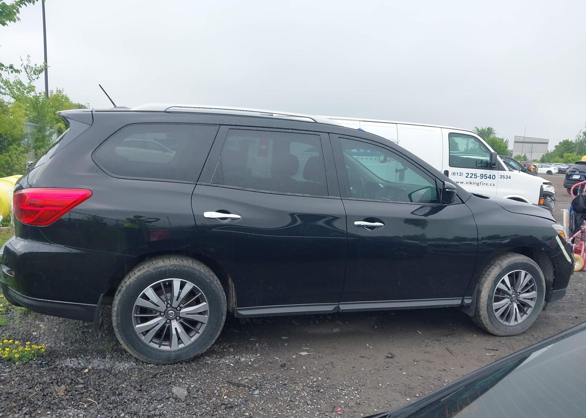 2017 NISSAN PATHFINDER PLATINUM