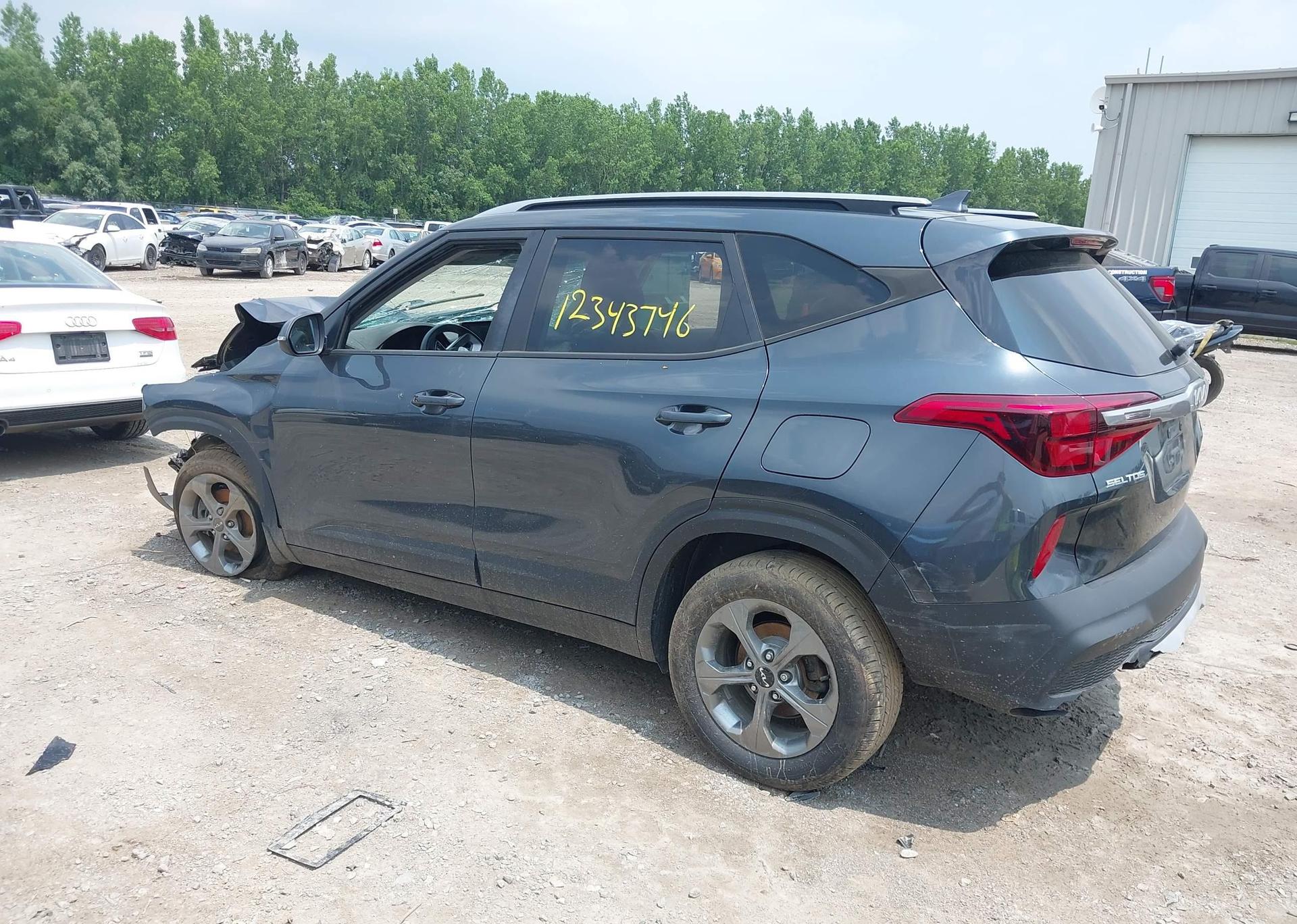2023 KIA SELTOS LX