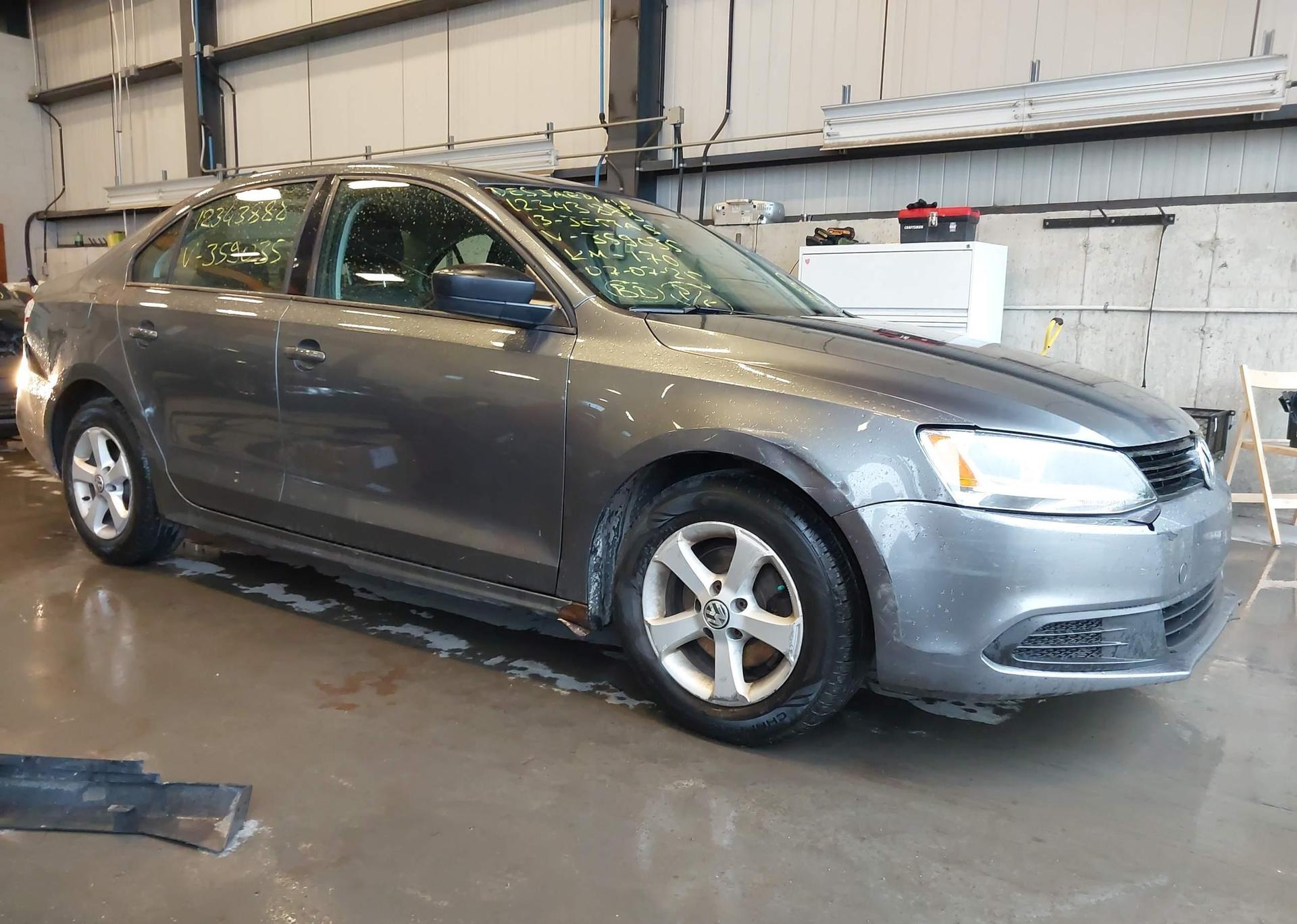 2013 VOLKSWAGEN JETTA S