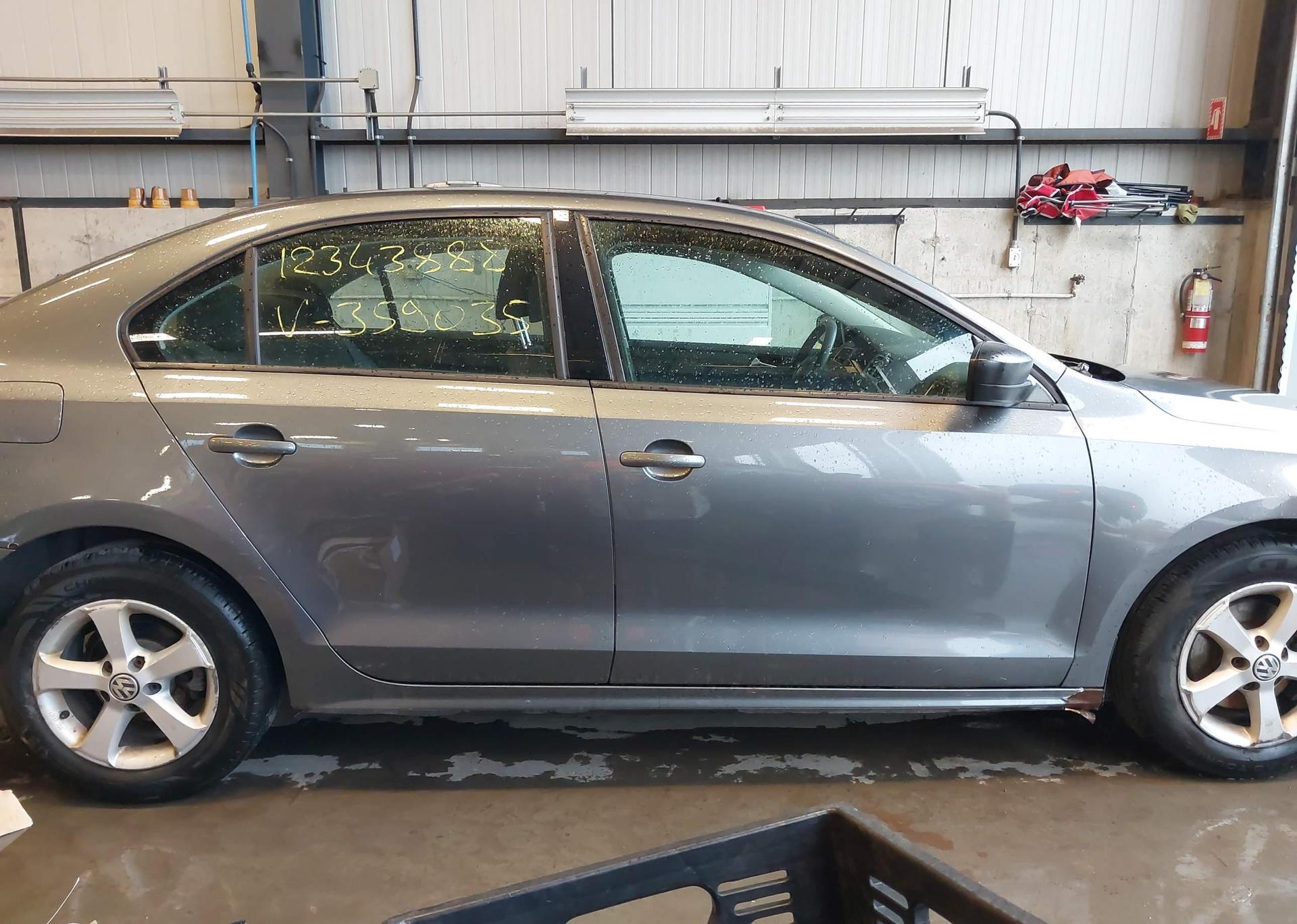 2013 VOLKSWAGEN JETTA S