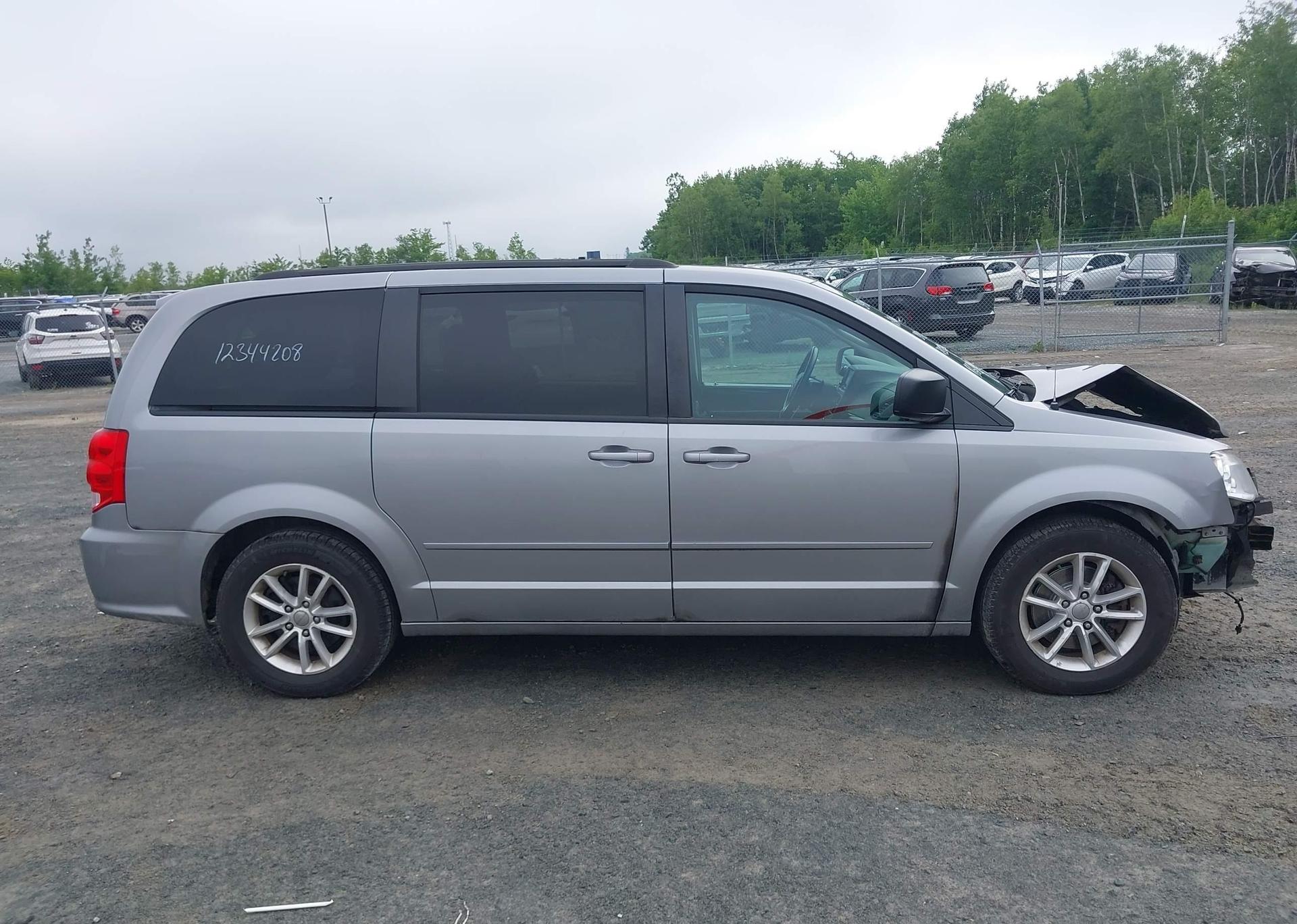 2016 DODGE GRAND CARAVAN SE