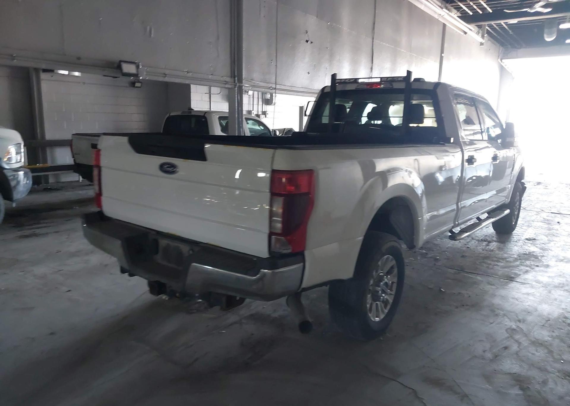 2022 FORD F-350 XLT