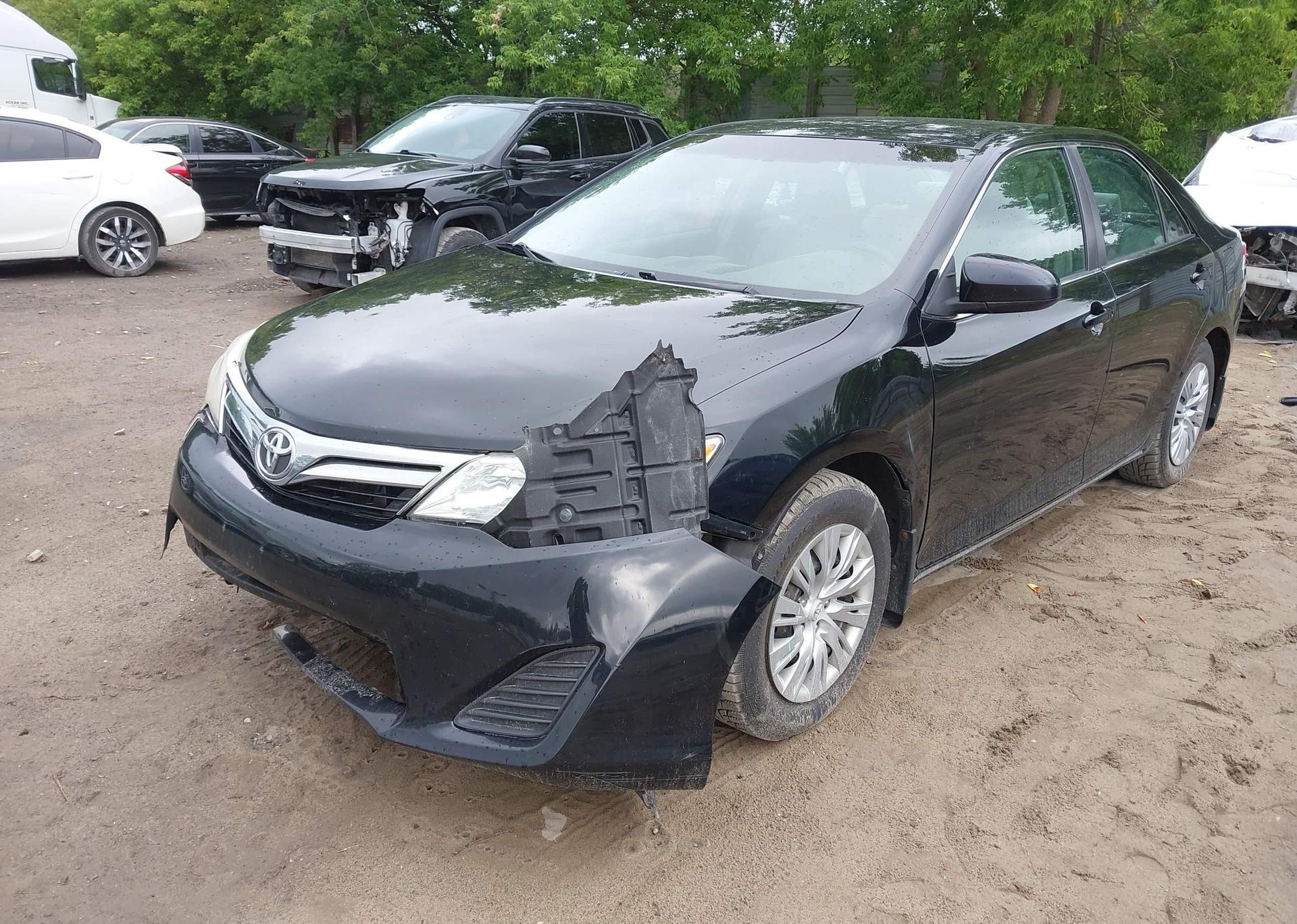 2012 TOYOTA CAMRY SE