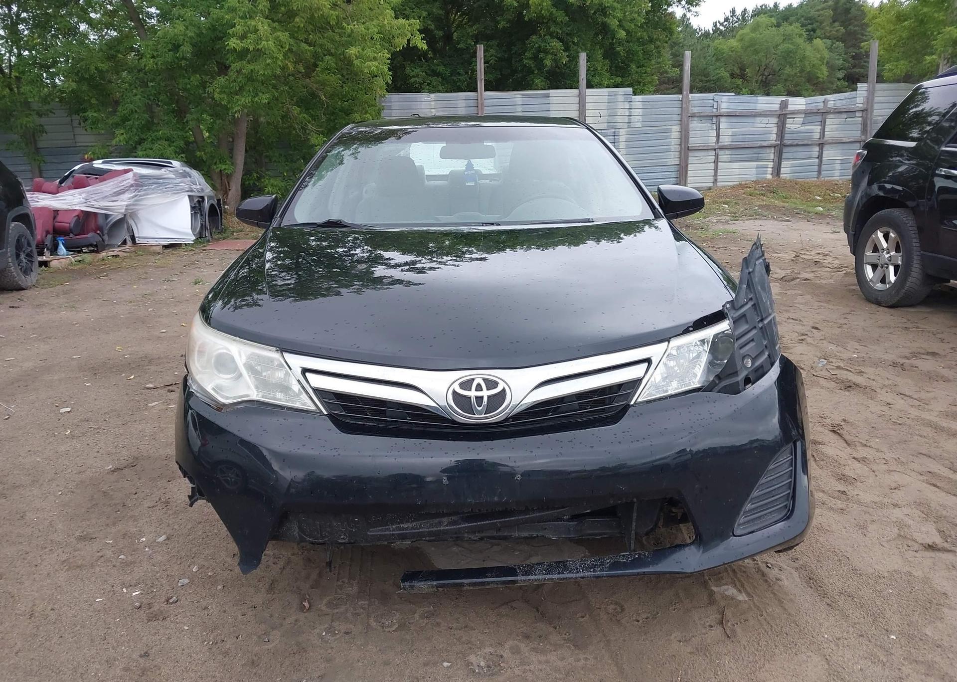 2012 TOYOTA CAMRY SE