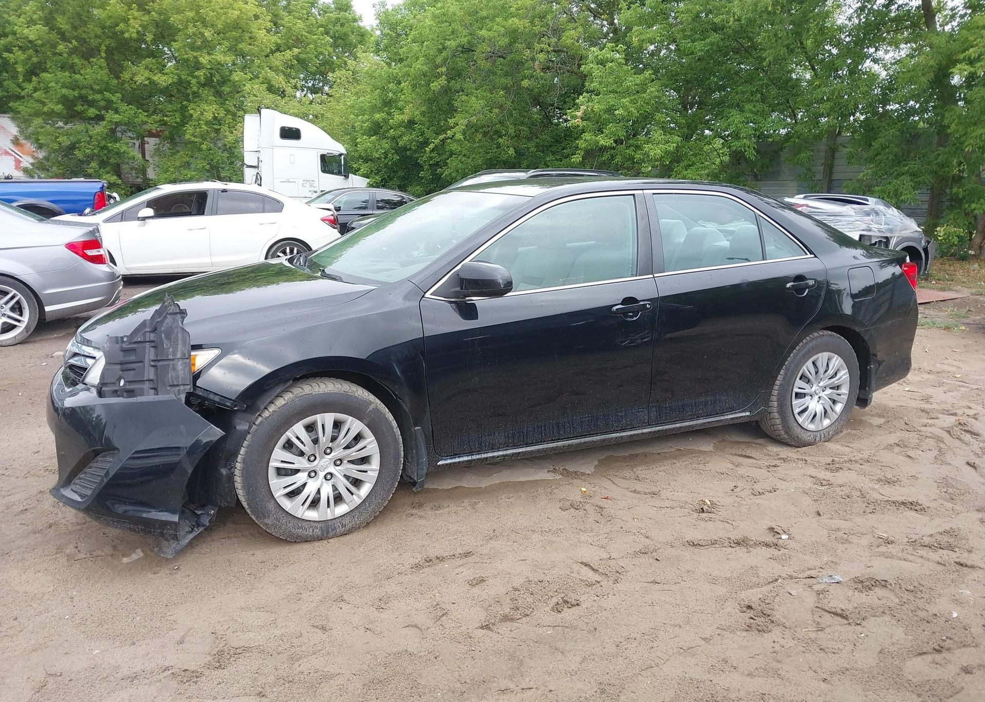 2012 TOYOTA CAMRY SE