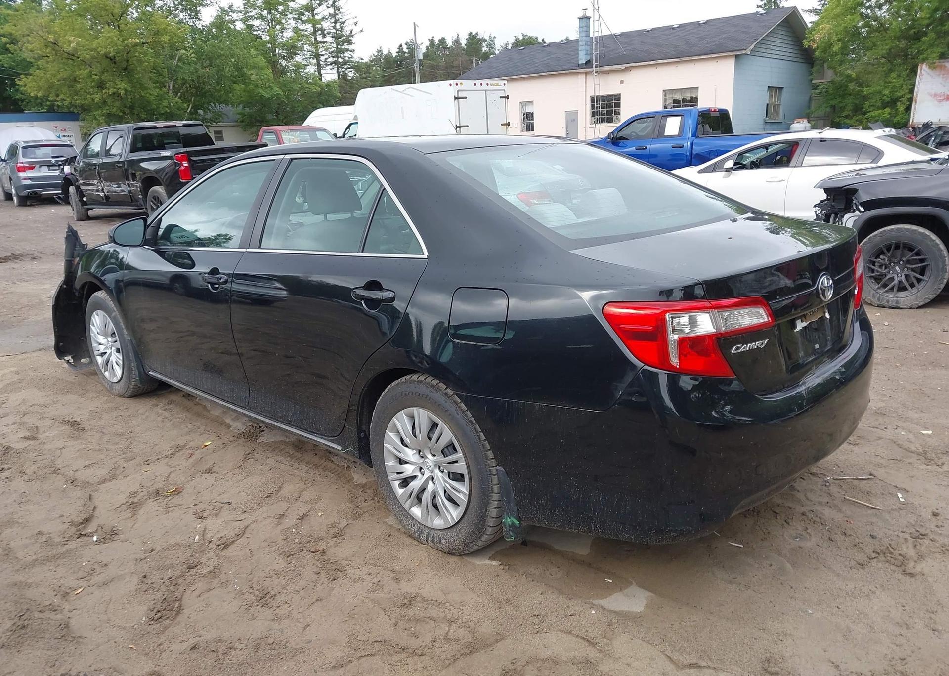 2012 TOYOTA CAMRY SE