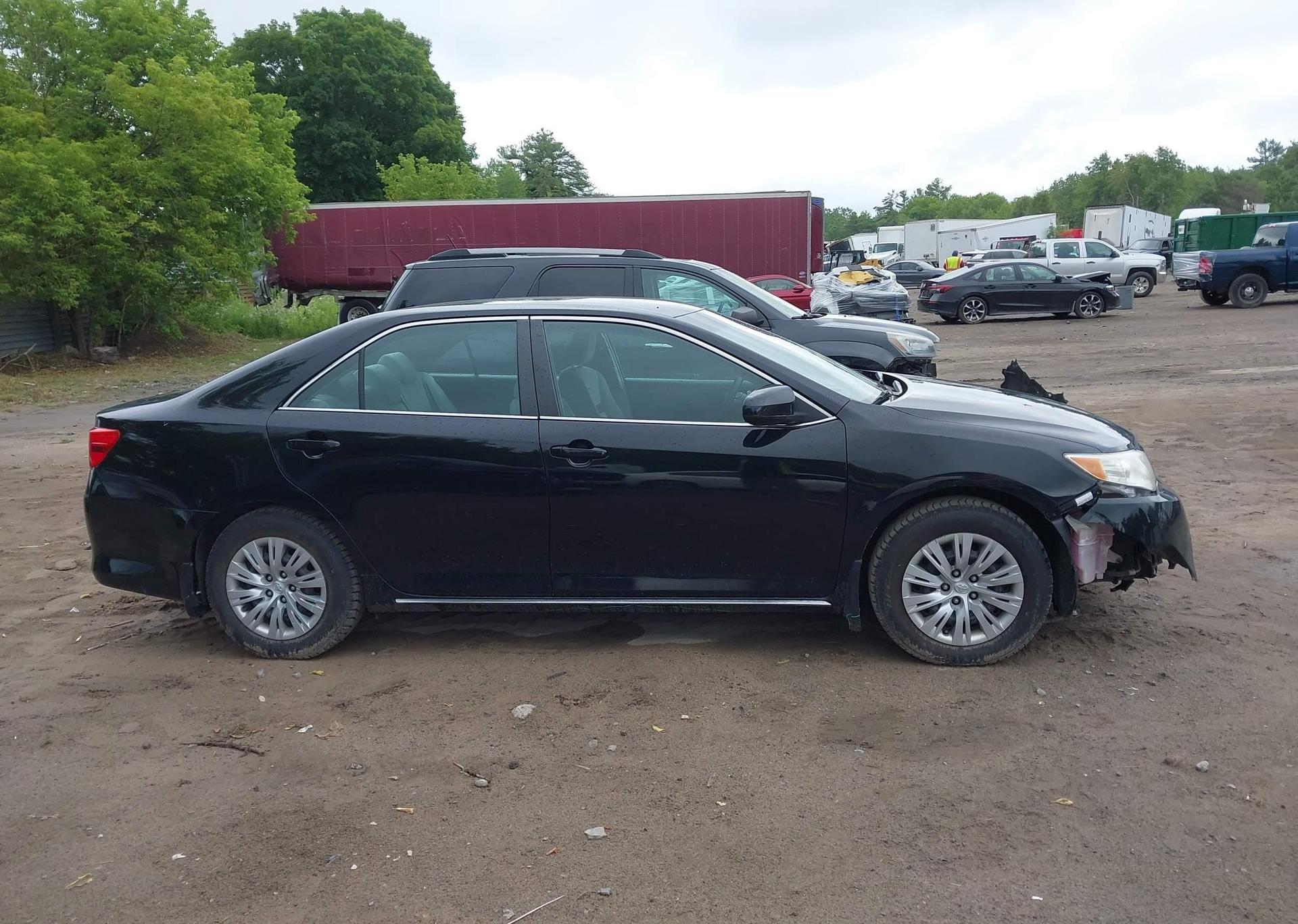 2012 TOYOTA CAMRY SE