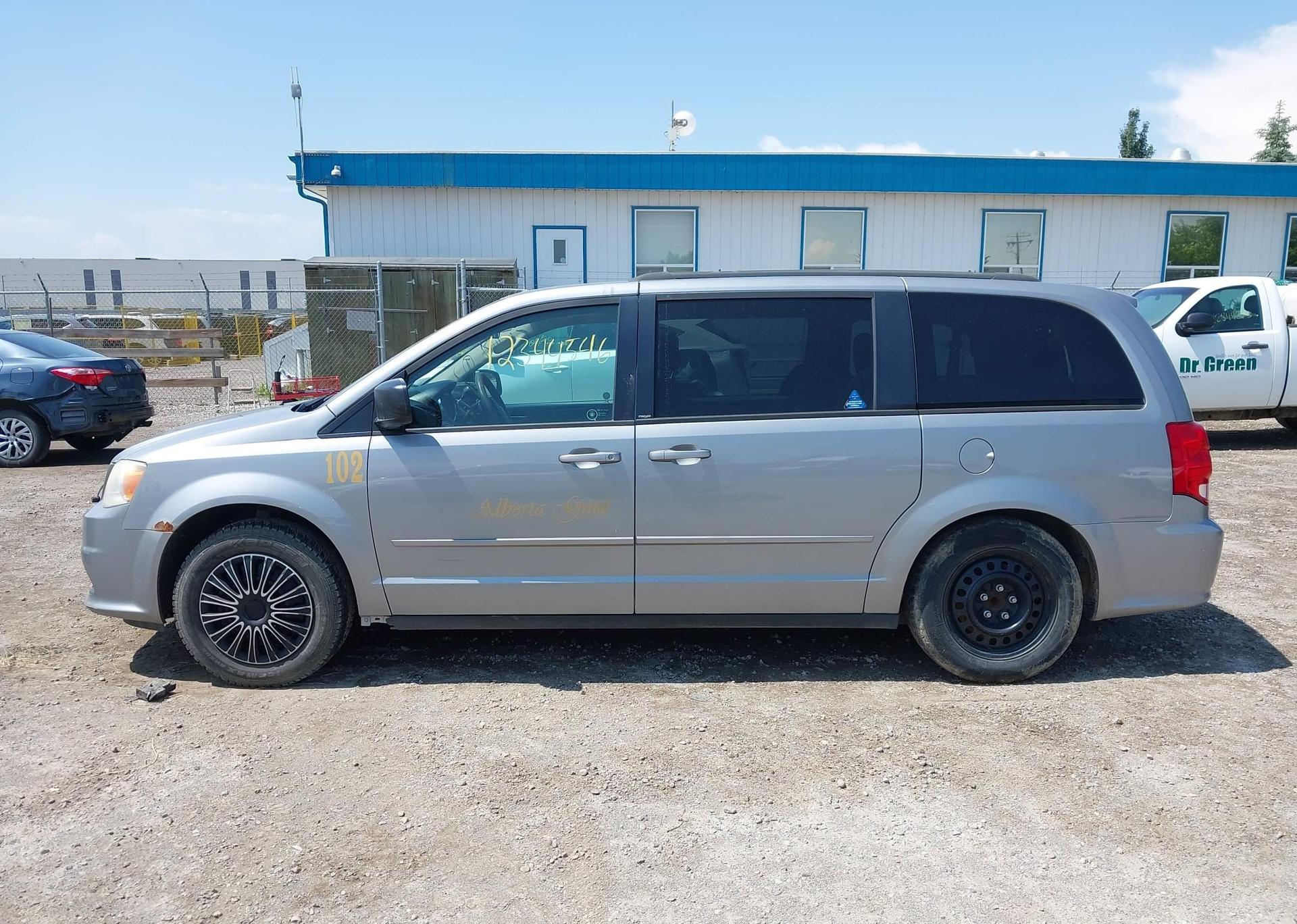 2013 DODGE GRAND CARAVAN SE