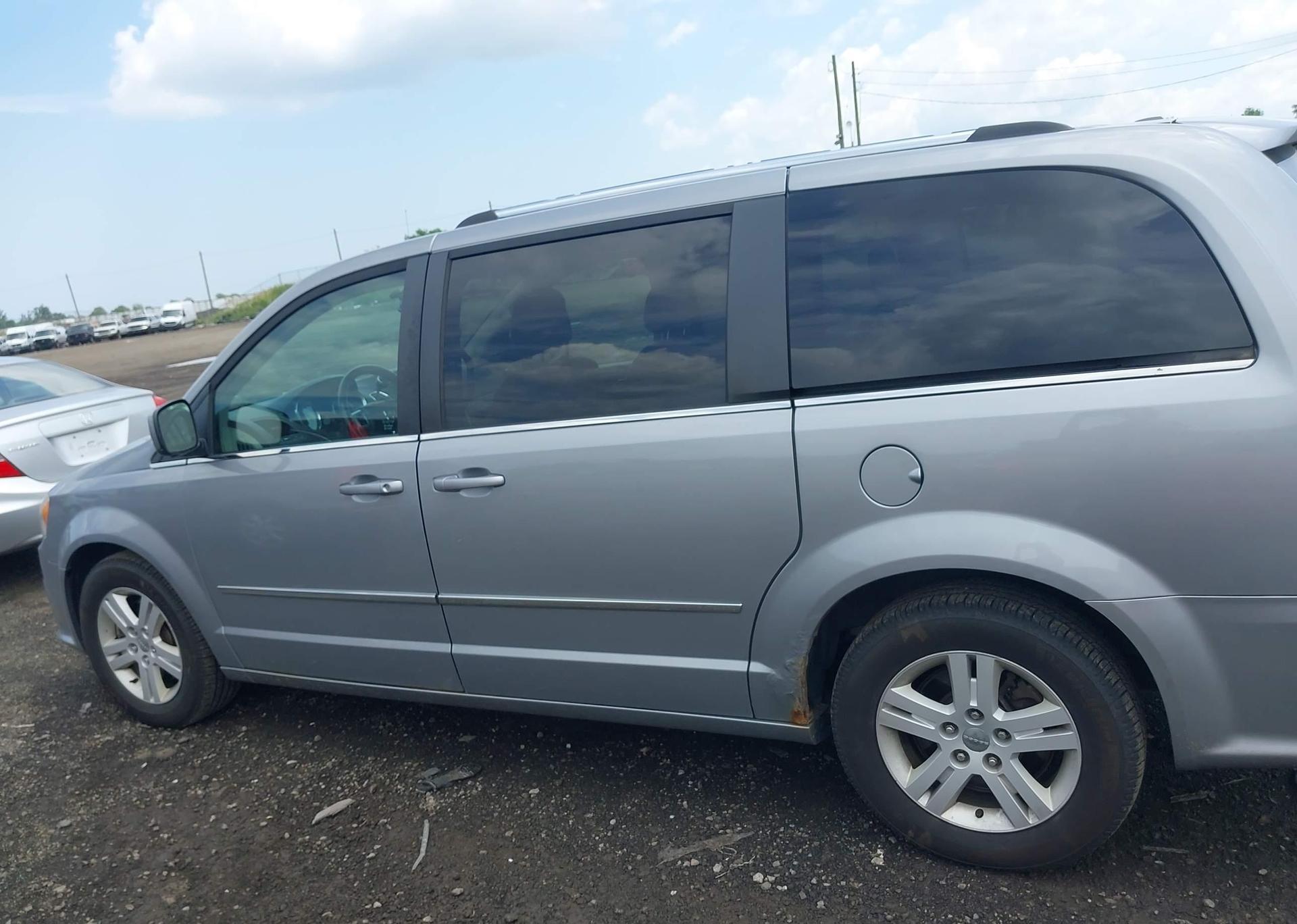 2013 DODGE GRAND CARAVAN CREW