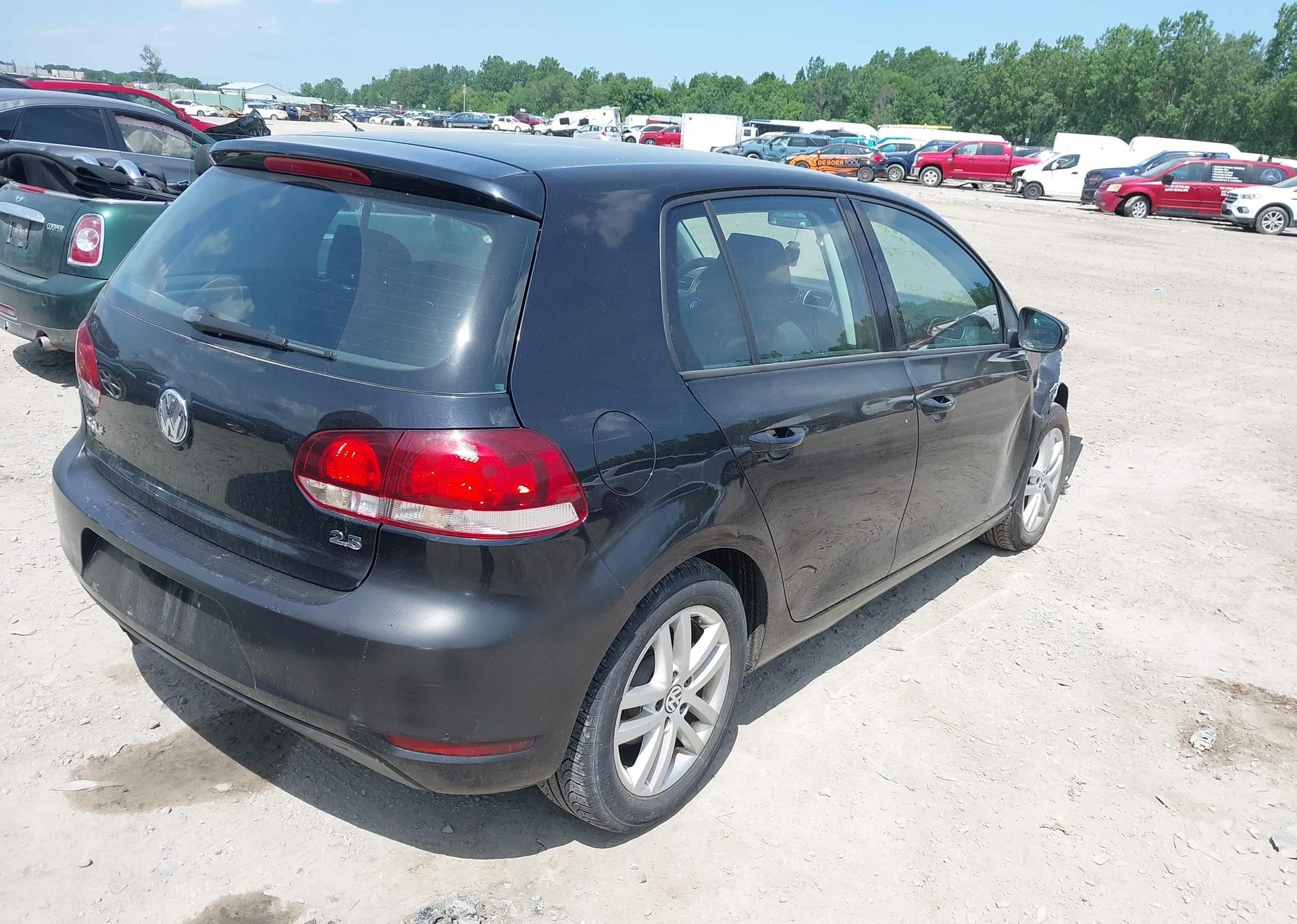 2011 VOLKSWAGEN GOLF