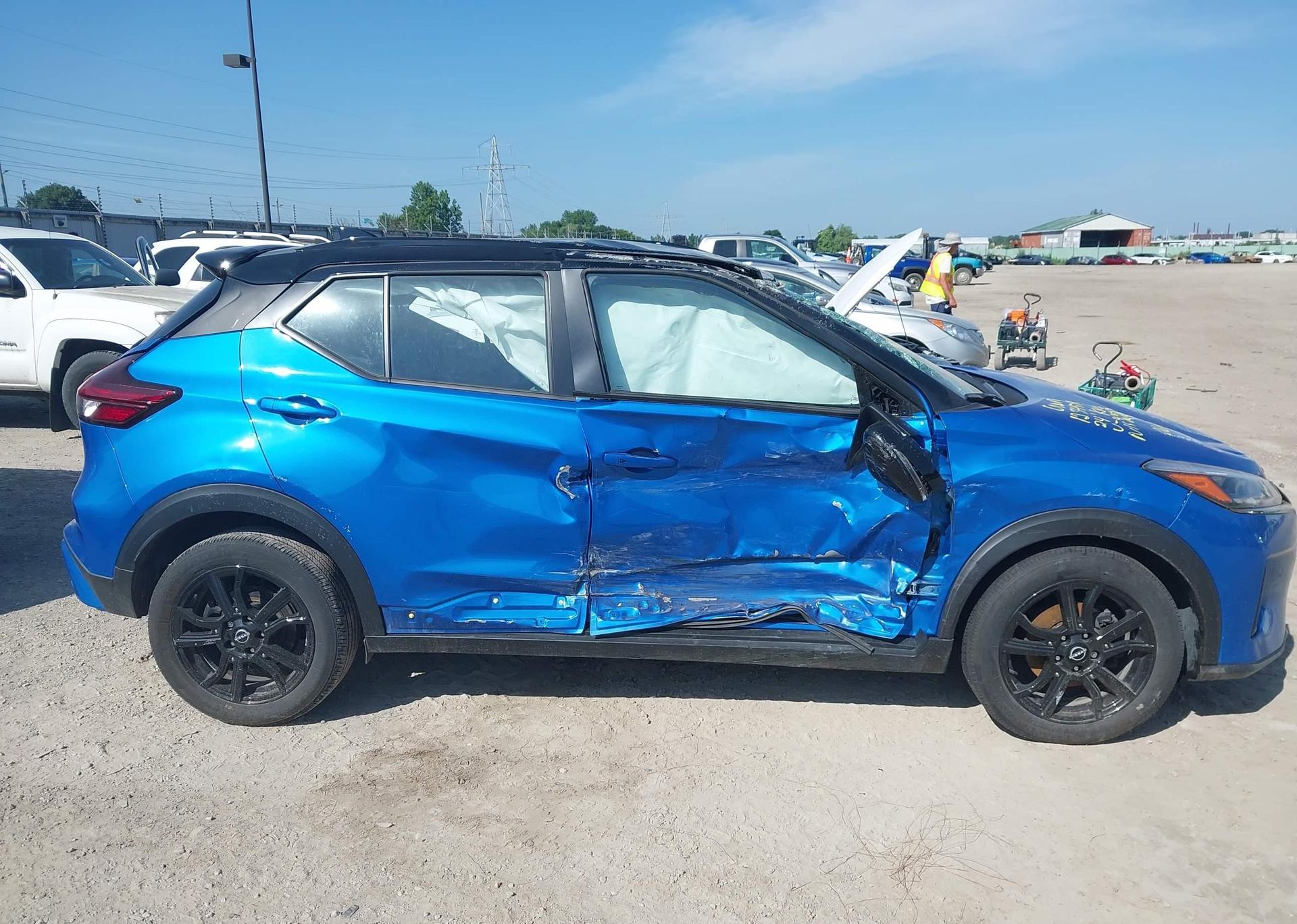2024 NISSAN KICKS SR