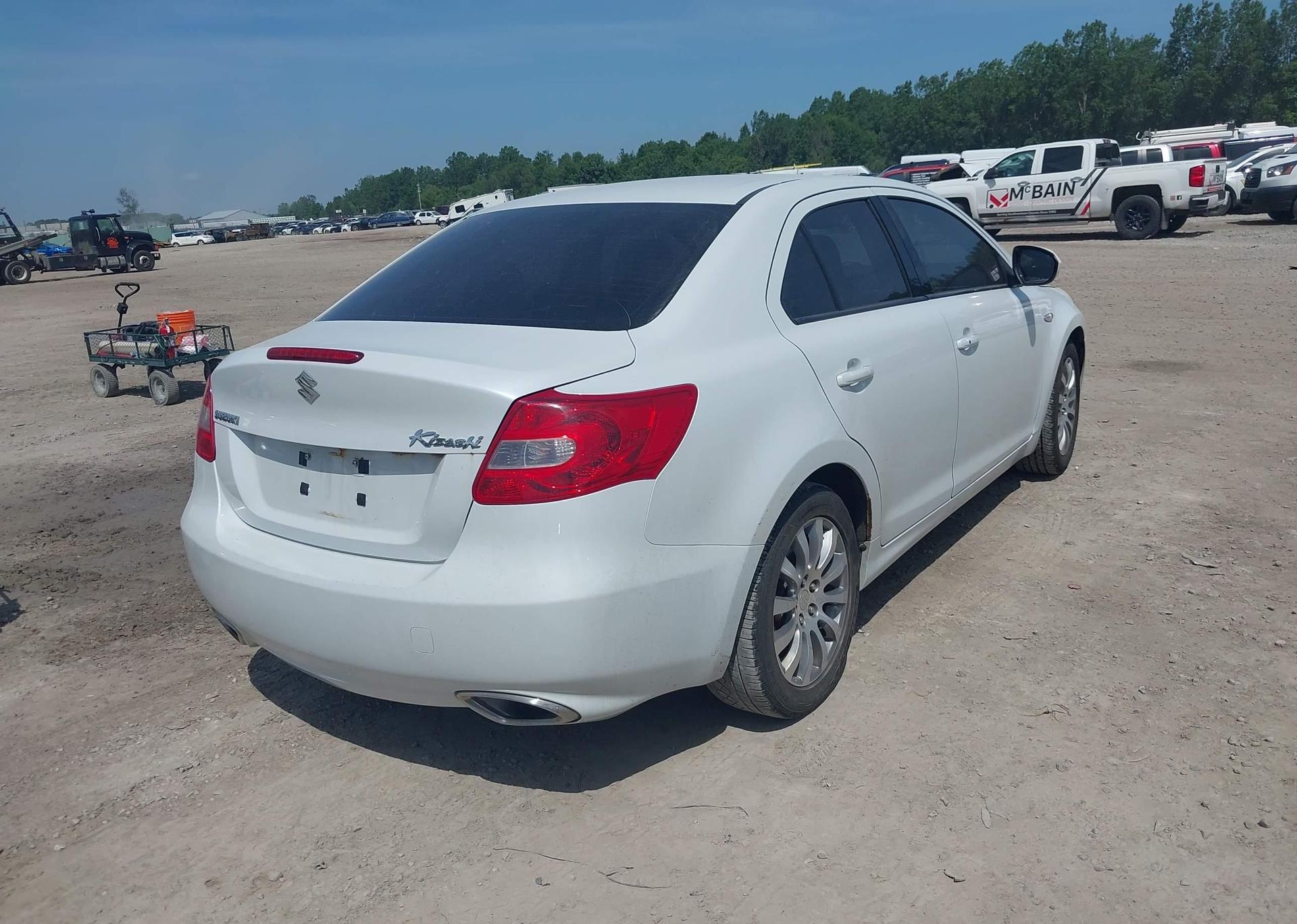2011 SUZUKI KIZASHI SE