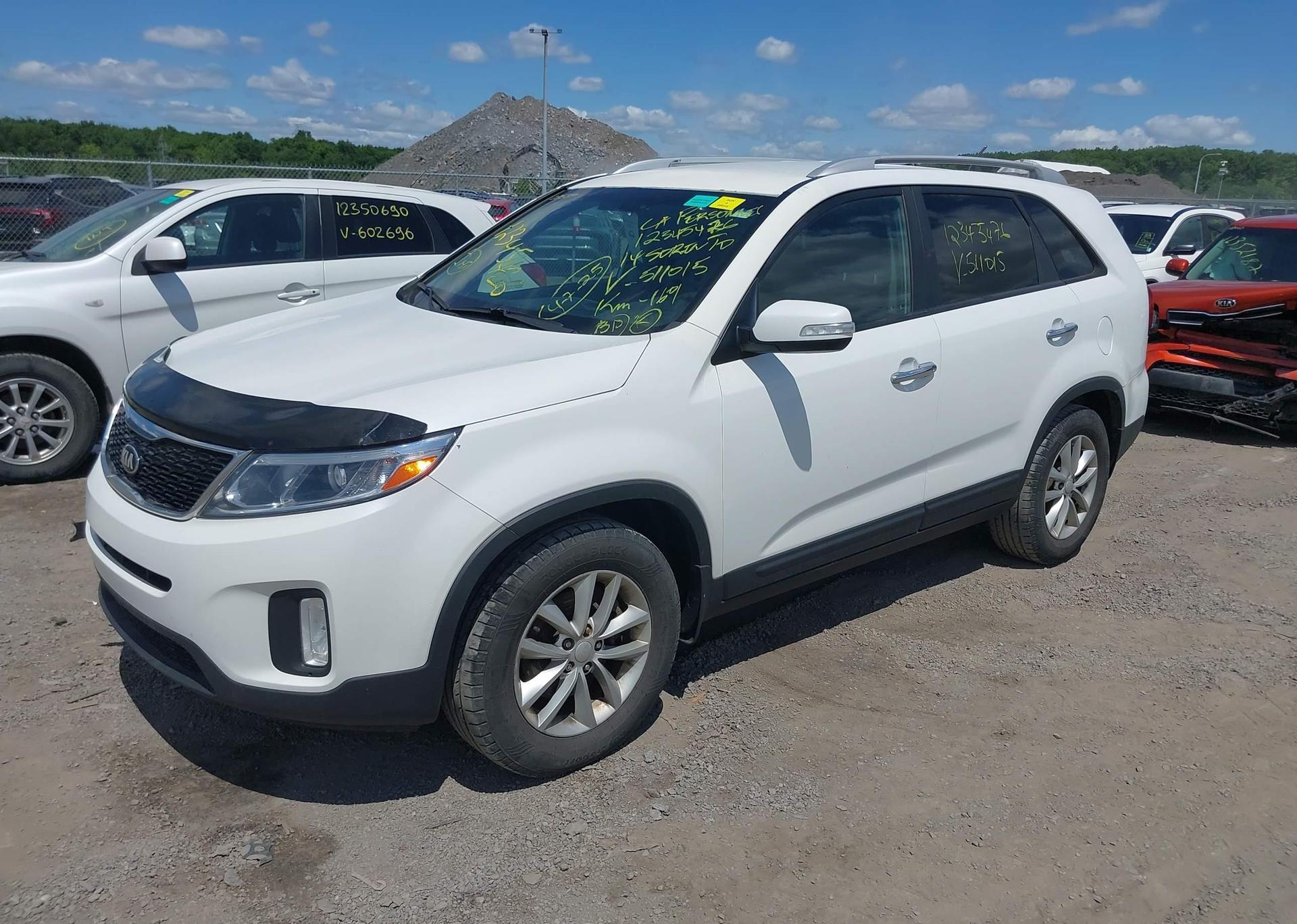 2014 KIA SORENTO LX
