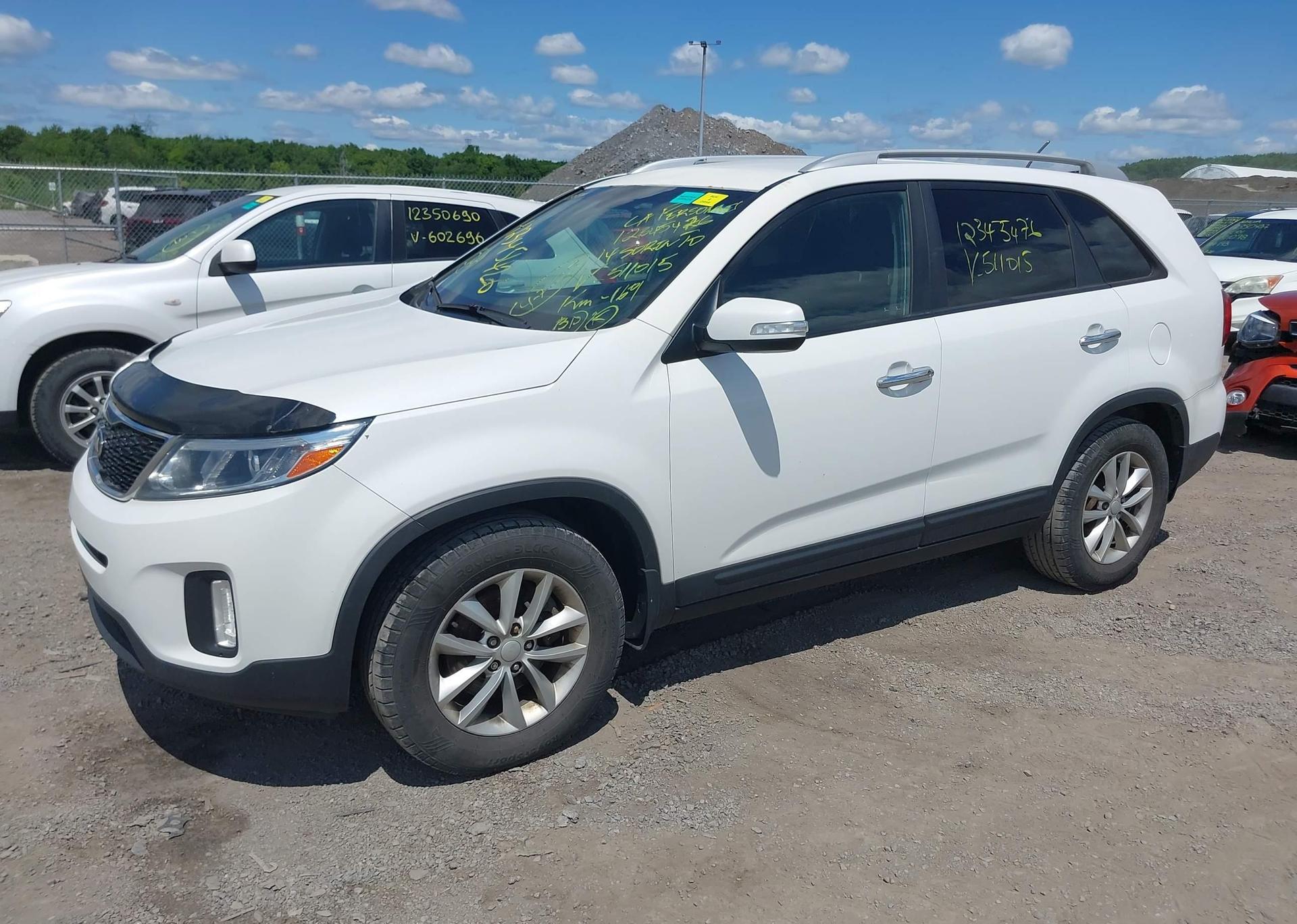 2014 KIA SORENTO LX