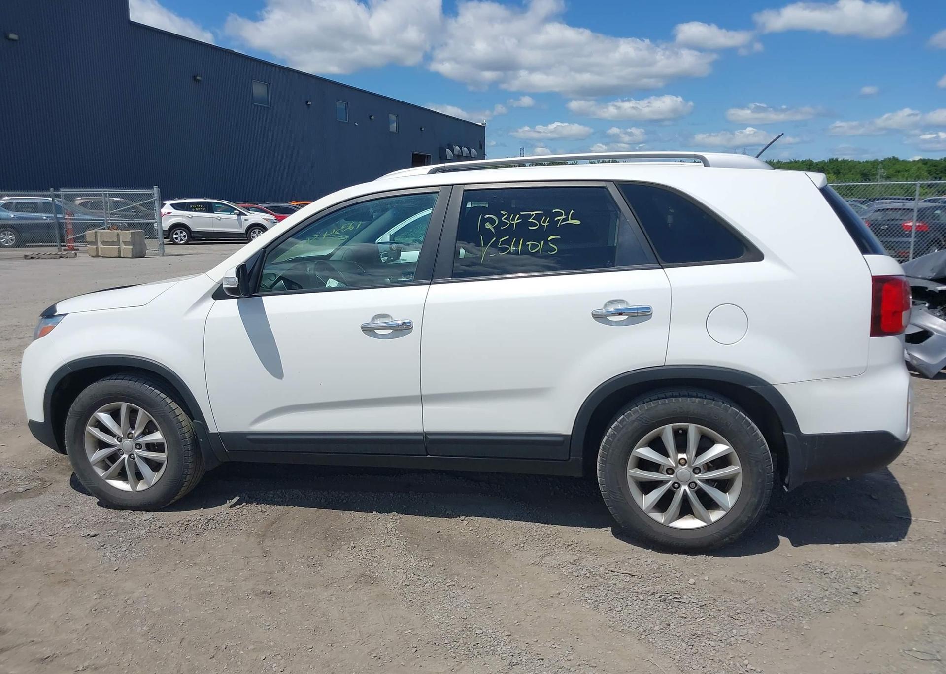 2014 KIA SORENTO LX