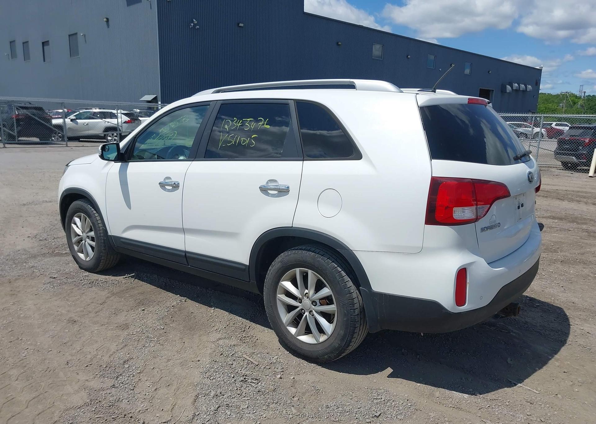 2014 KIA SORENTO LX