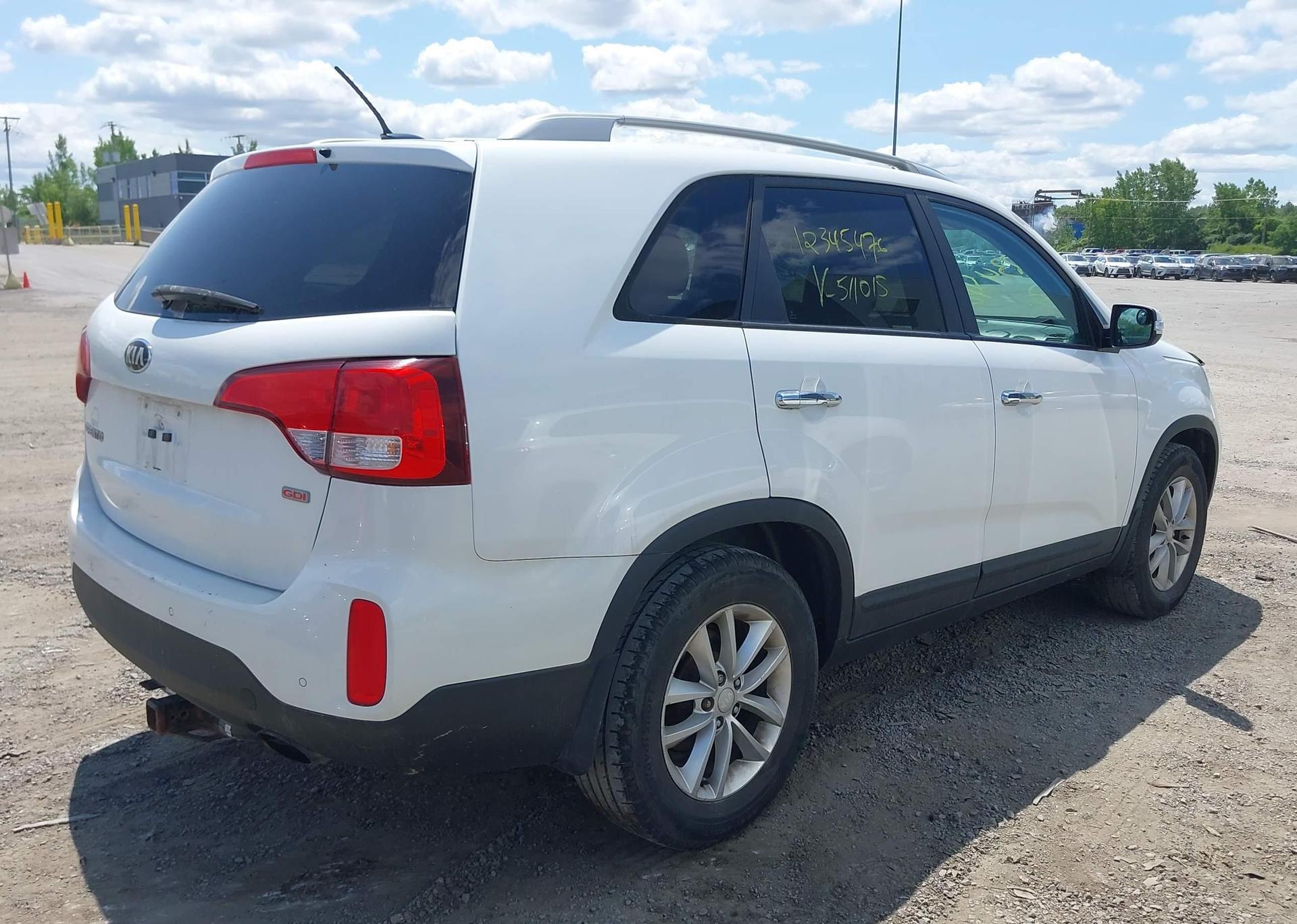 2014 KIA SORENTO LX
