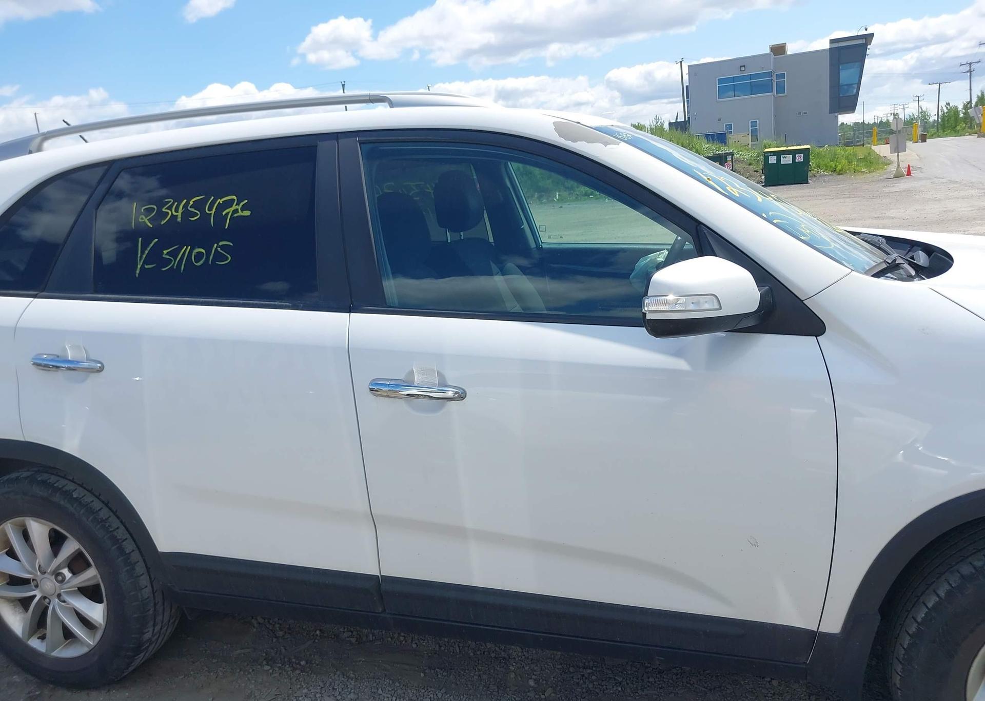 2014 KIA SORENTO LX
