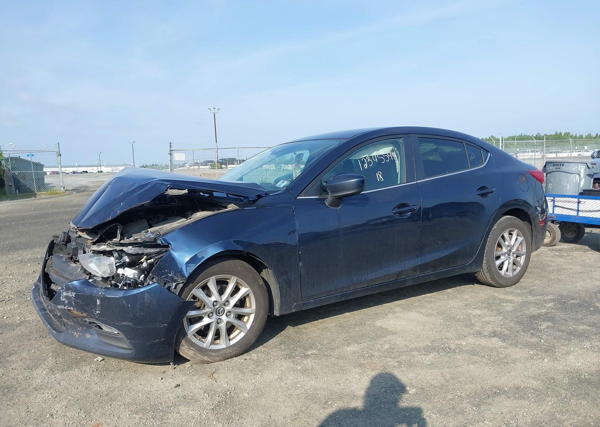 2018 MAZDA MAZDA3 SE