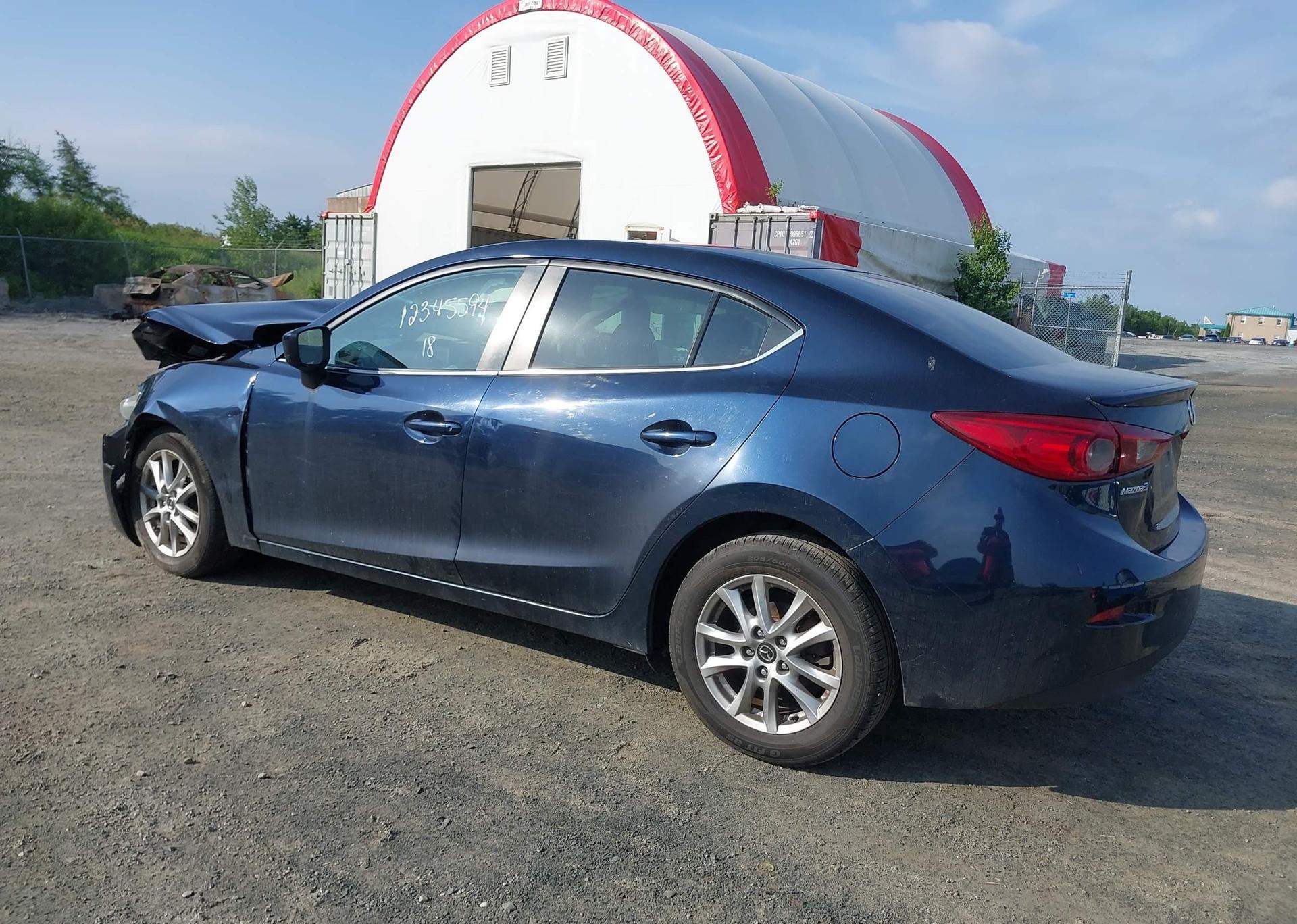 2018 MAZDA MAZDA3 SE