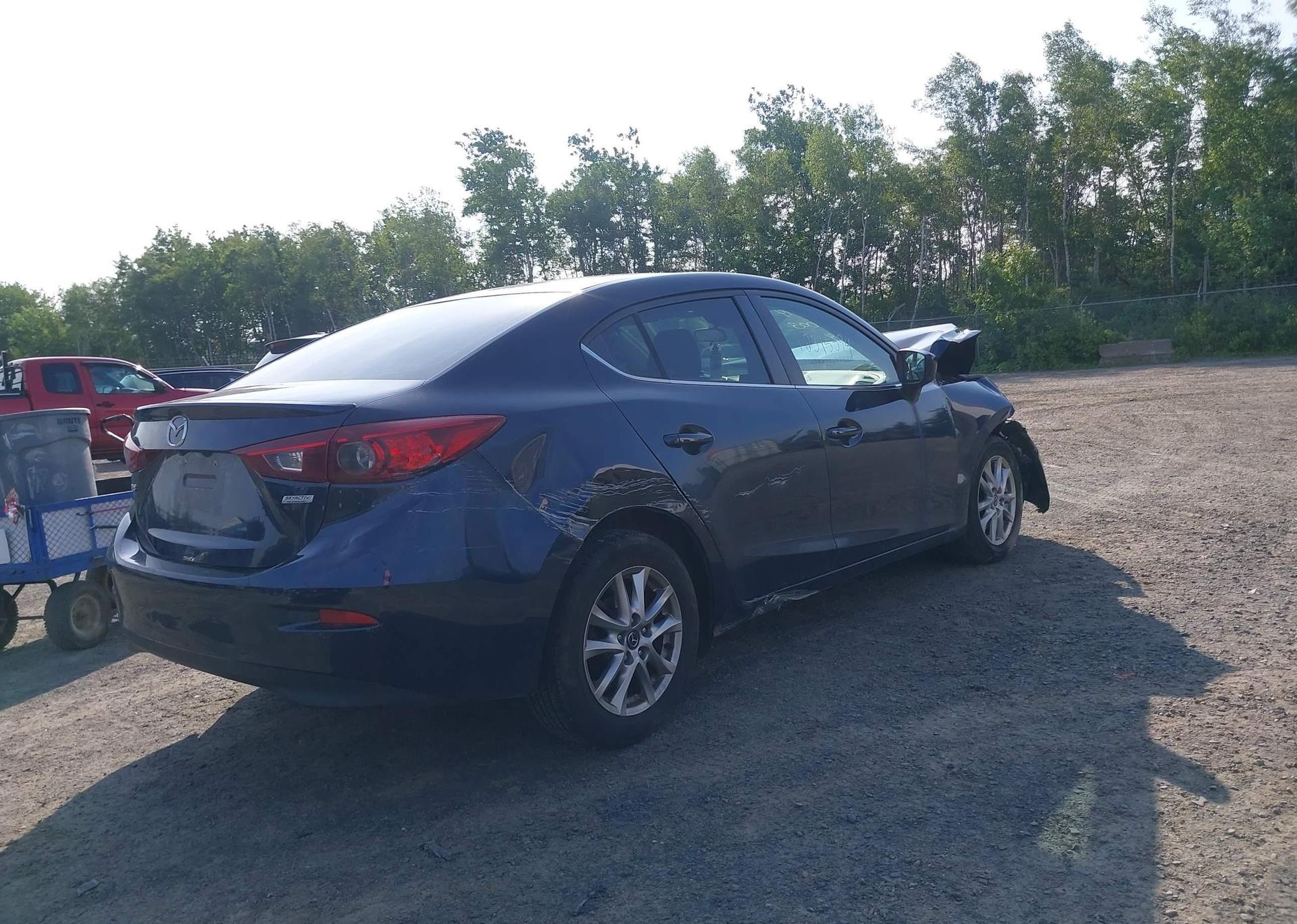 2018 MAZDA MAZDA3 SE