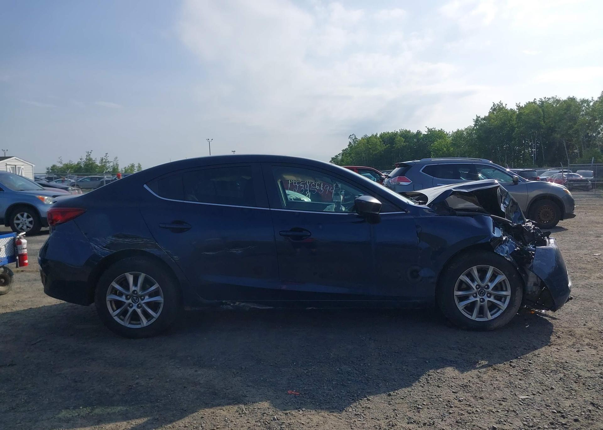 2018 MAZDA MAZDA3 SE