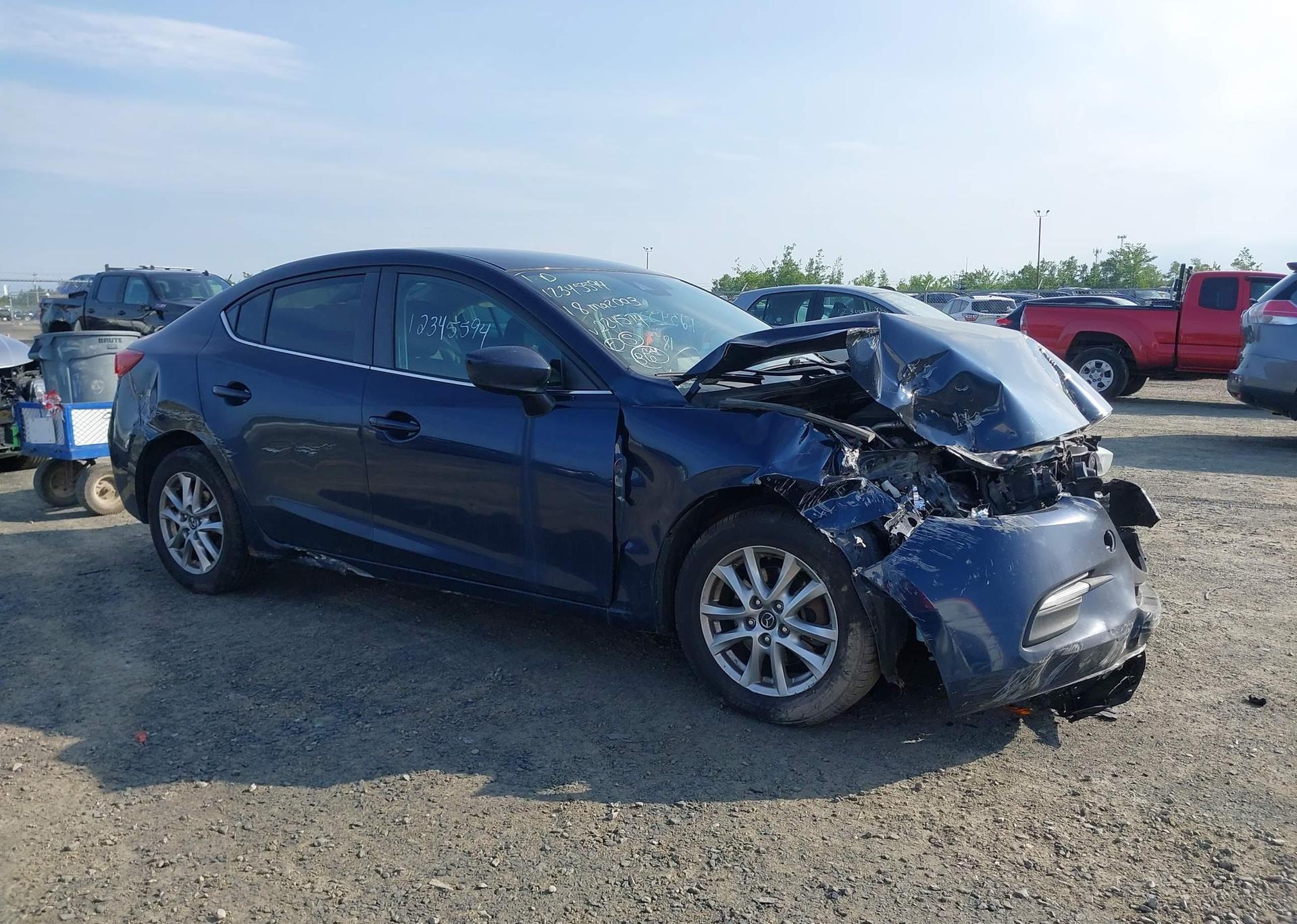 2018 MAZDA MAZDA3 SE