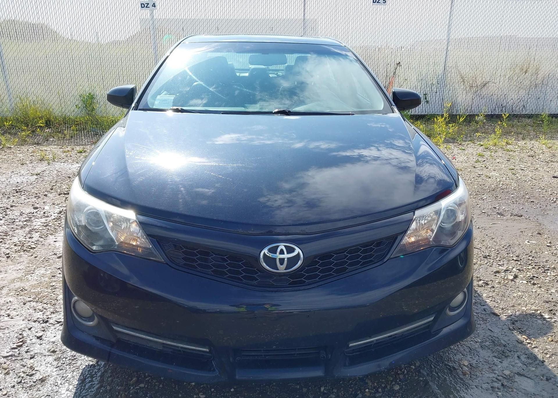 2012 TOYOTA CAMRY SE V6