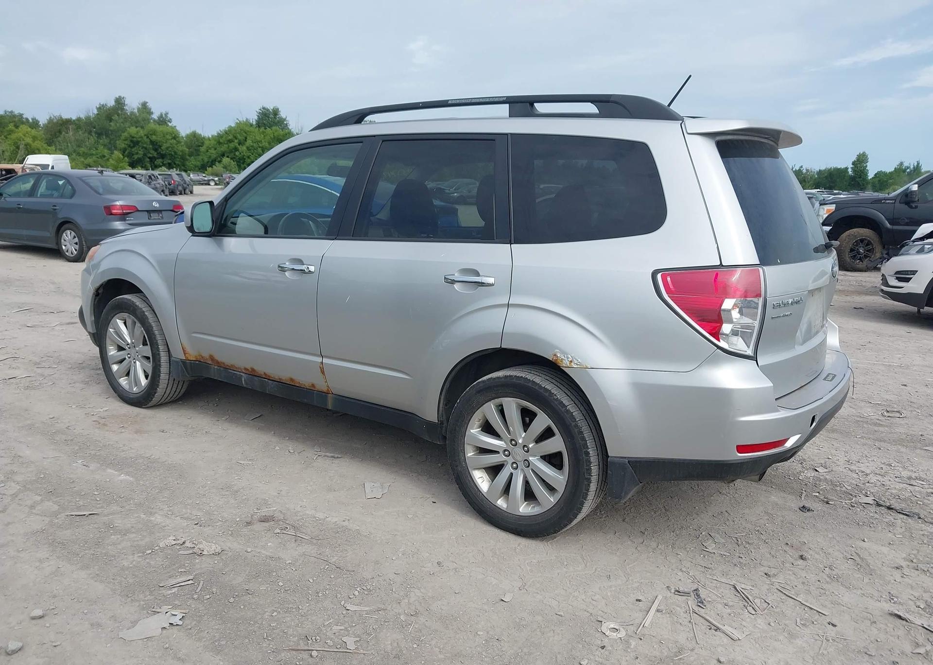 2011 SUBARU FORESTER LIMITED