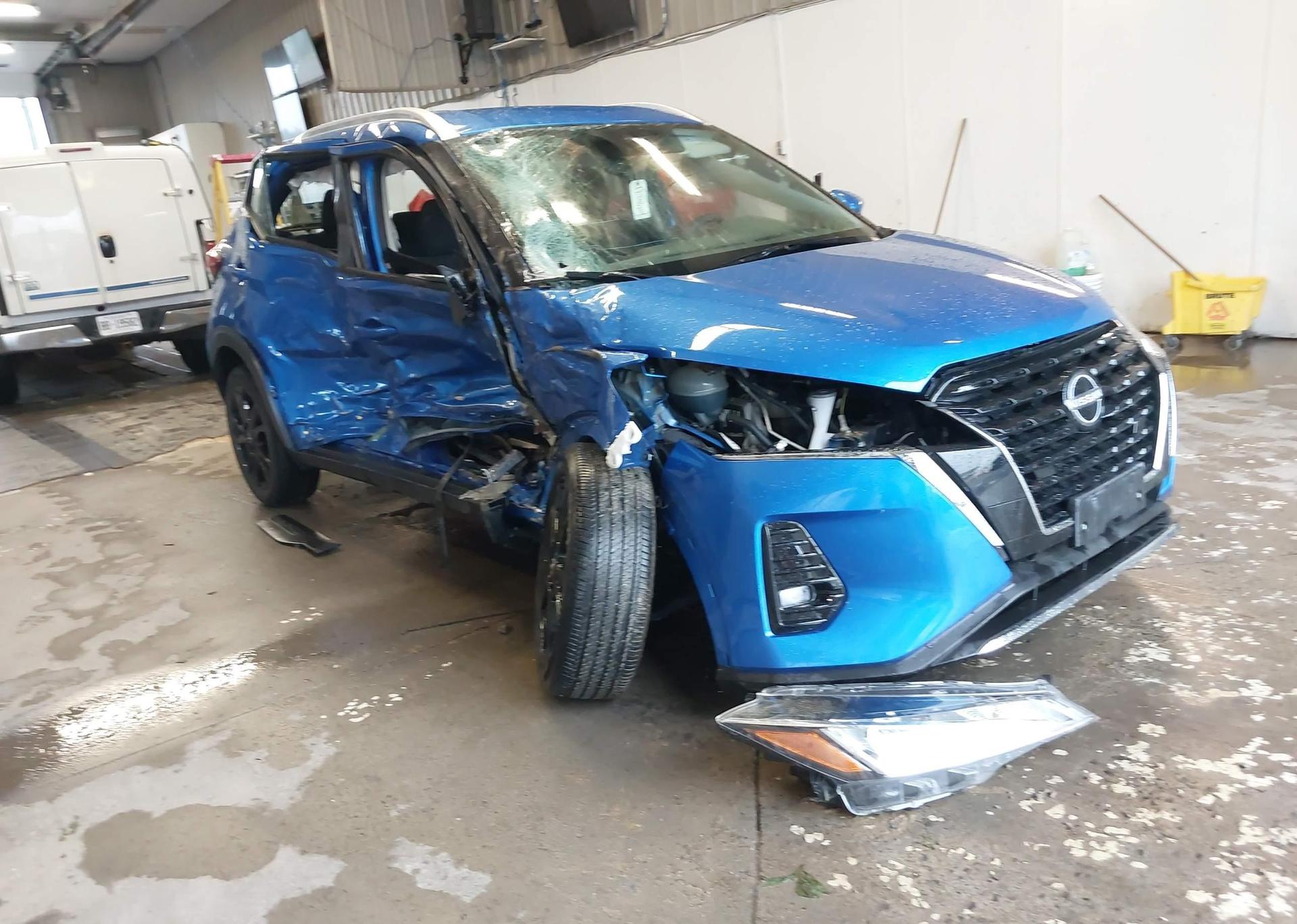 2023 NISSAN KICKS