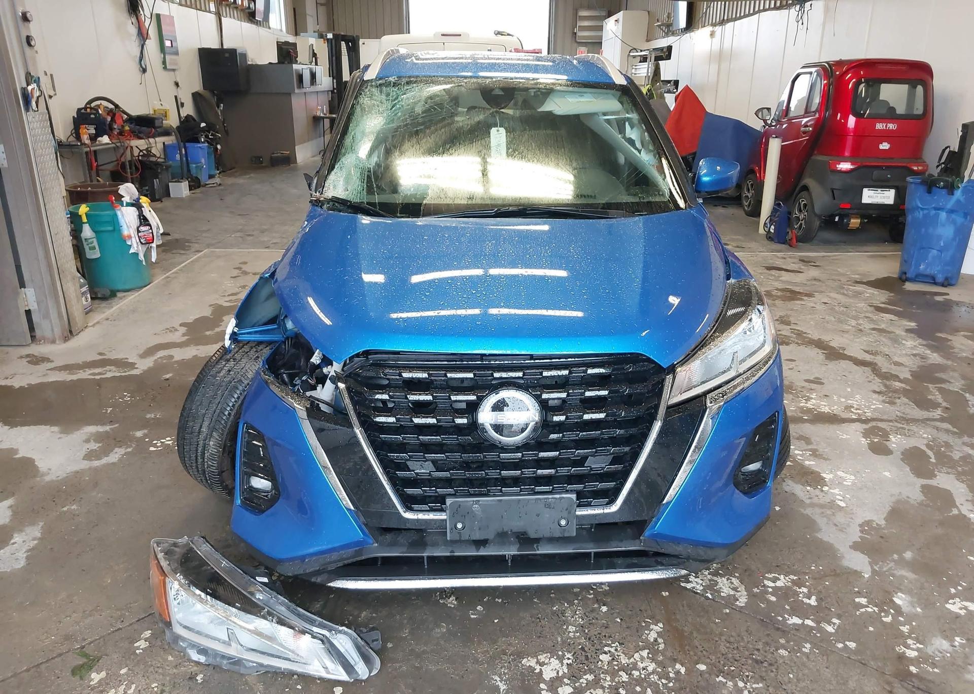 2023 NISSAN KICKS