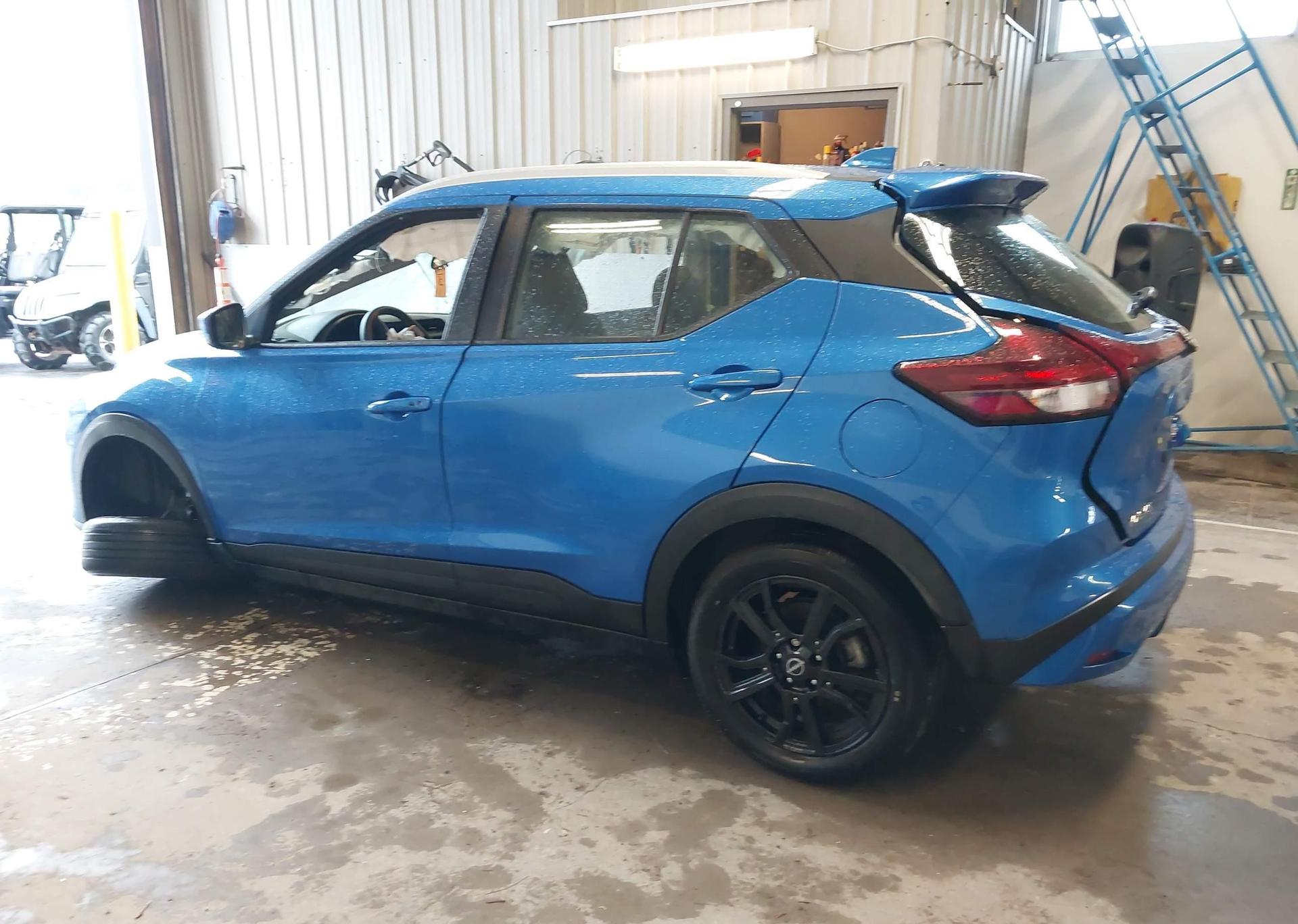 2023 NISSAN KICKS