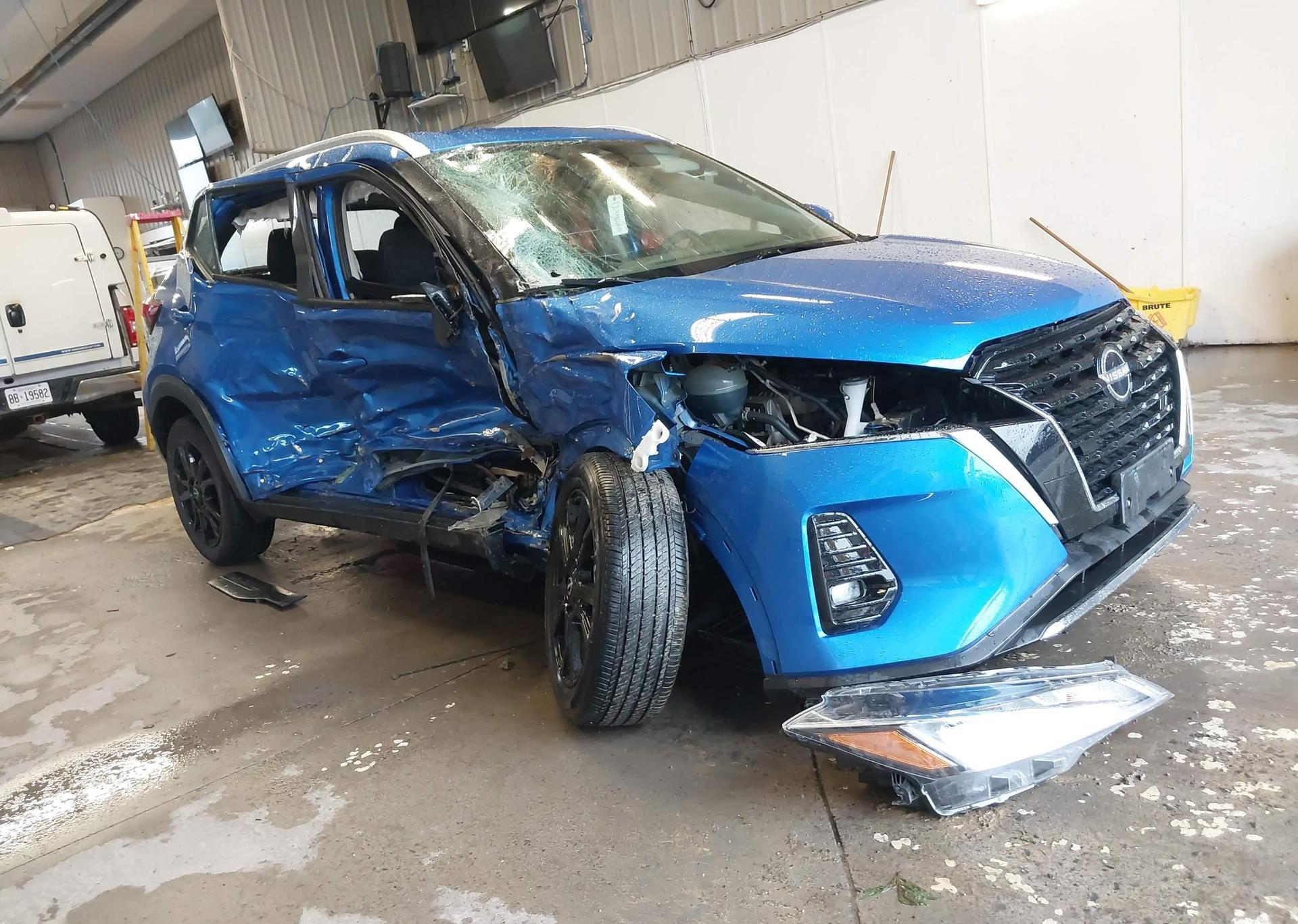 2023 NISSAN KICKS