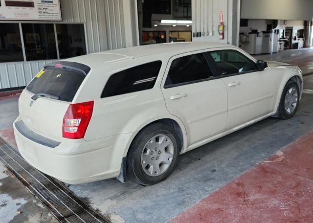 2005 DODGE MAGNUM SE