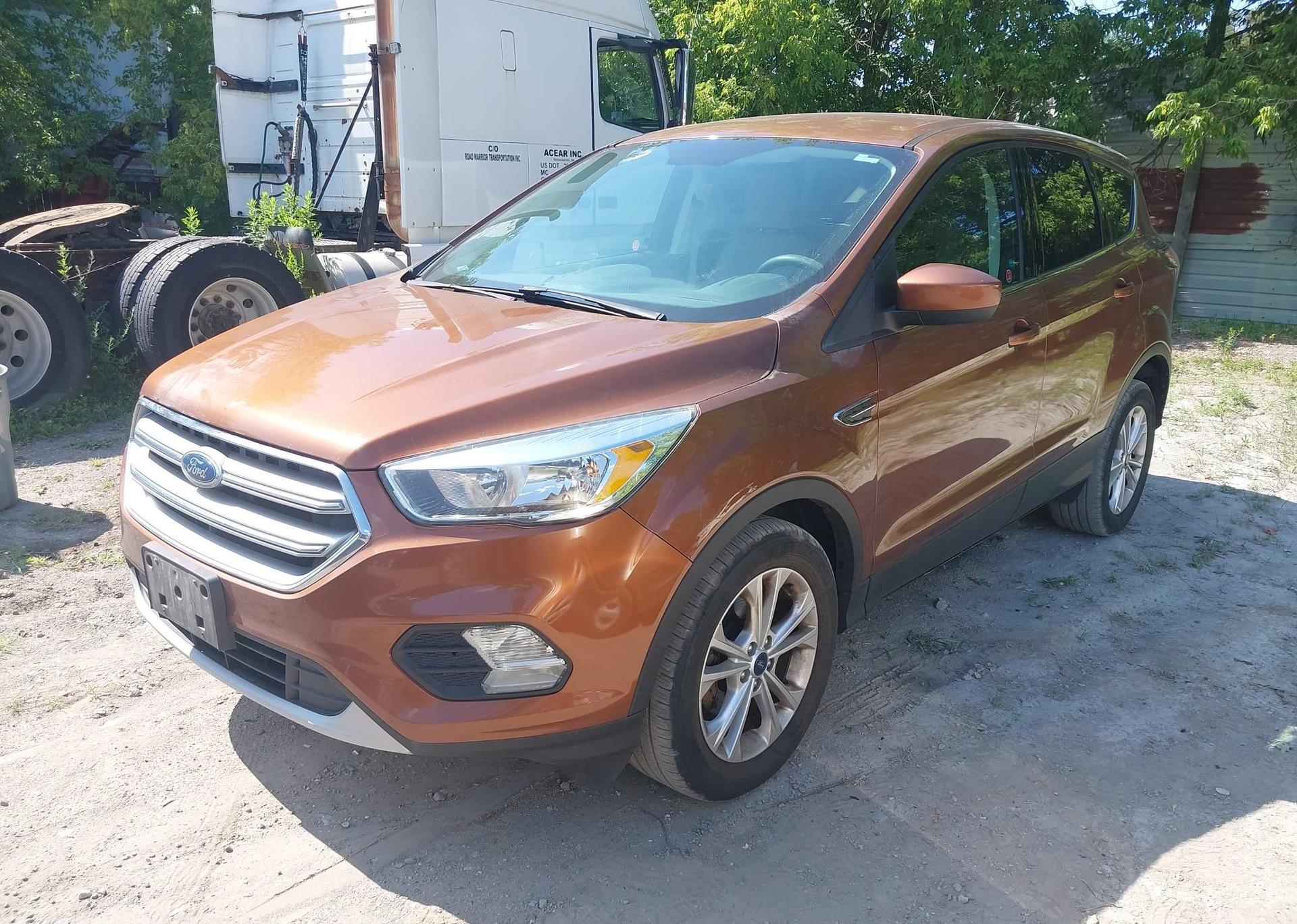 2017 FORD ESCAPE SE