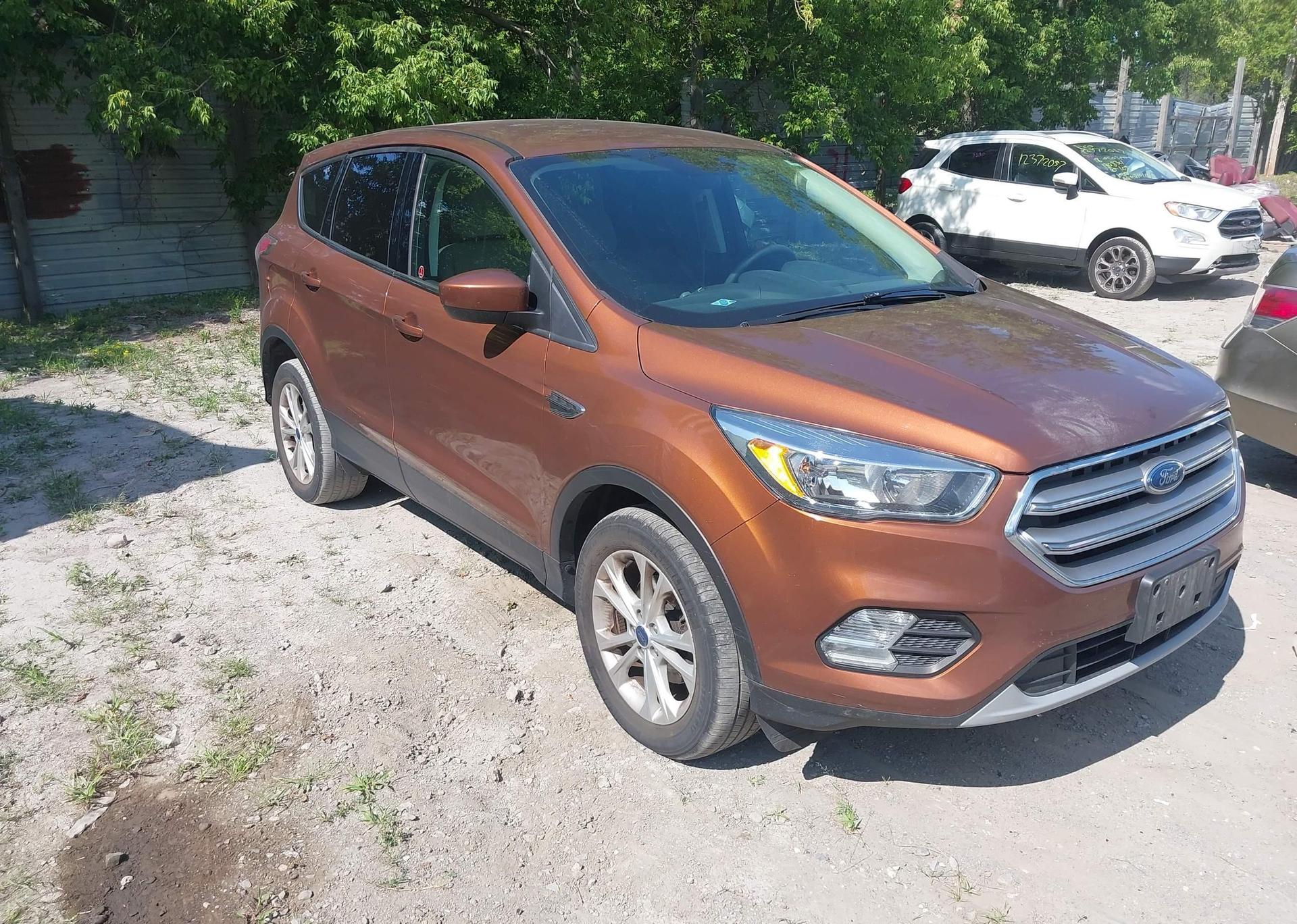 2017 FORD ESCAPE SE