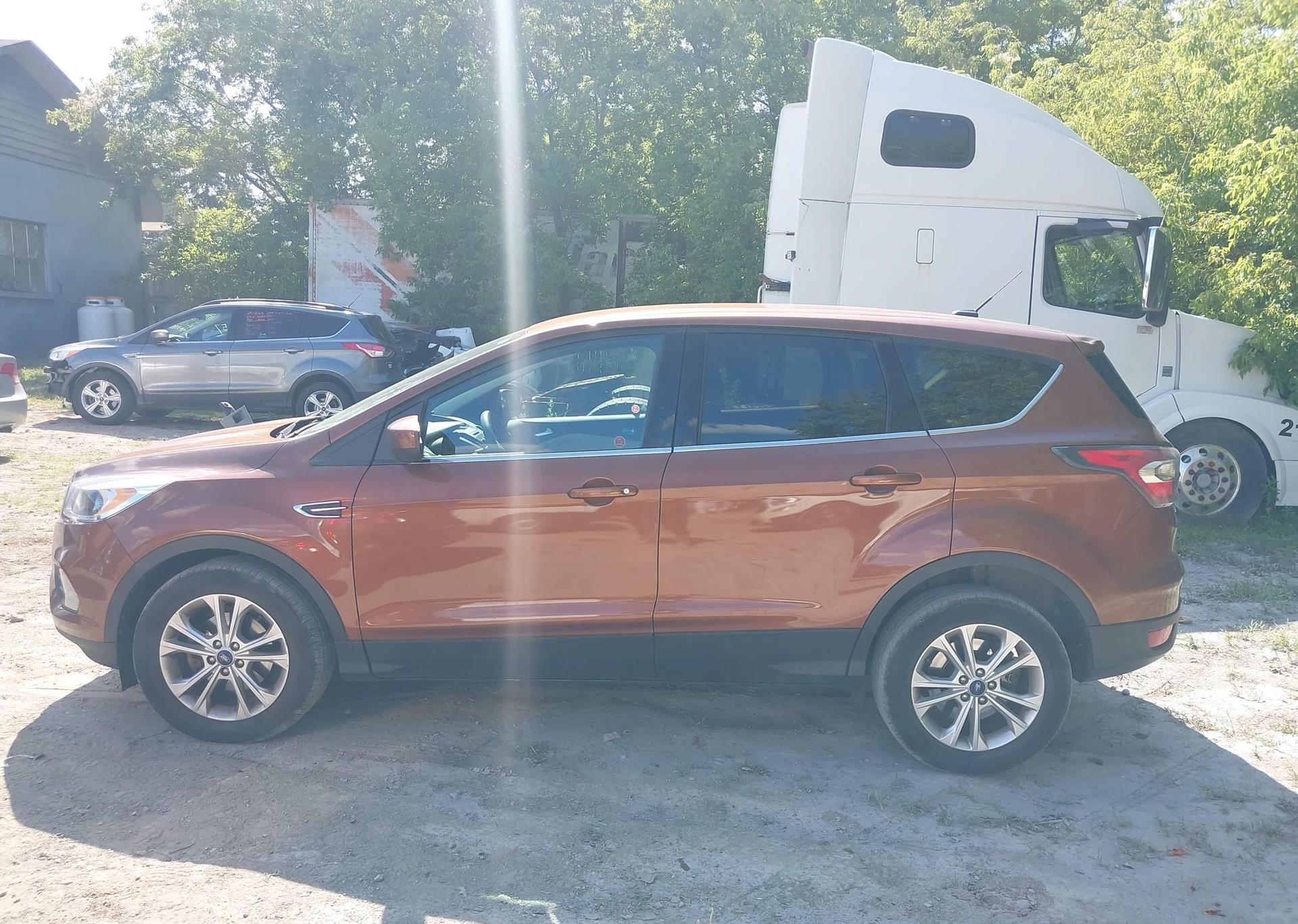 2017 FORD ESCAPE SE