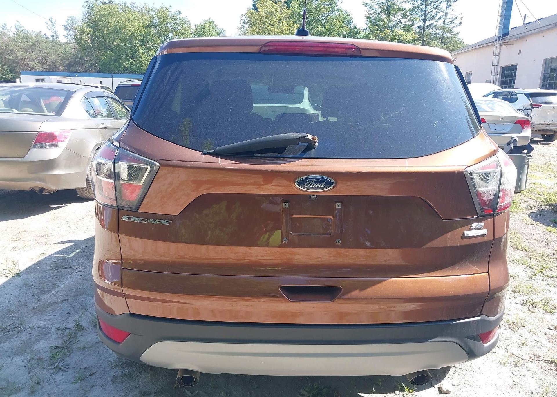 2017 FORD ESCAPE SE