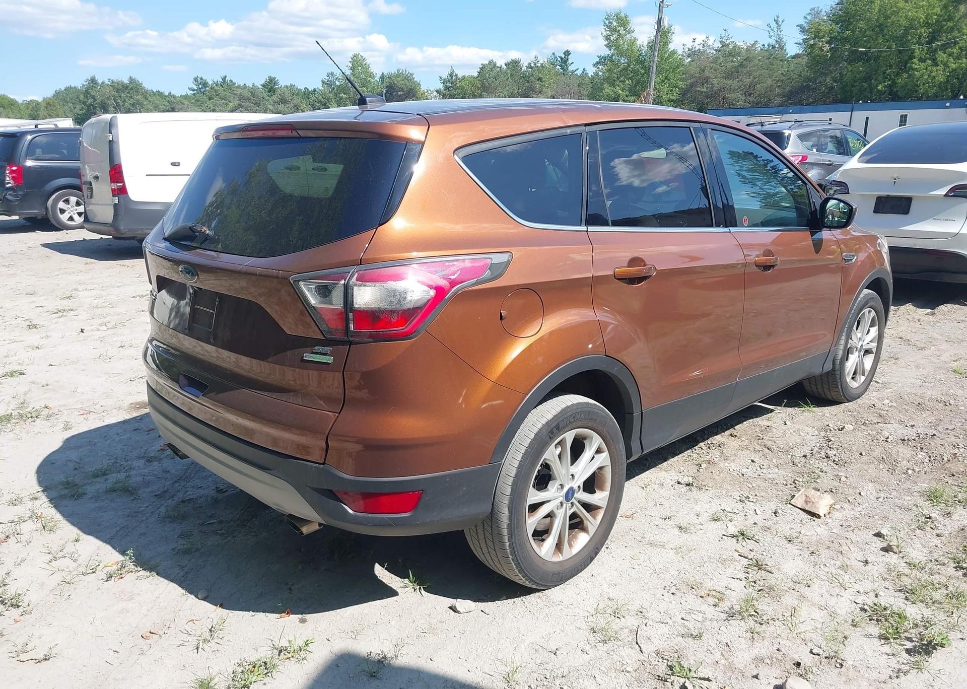 2017 FORD ESCAPE SE