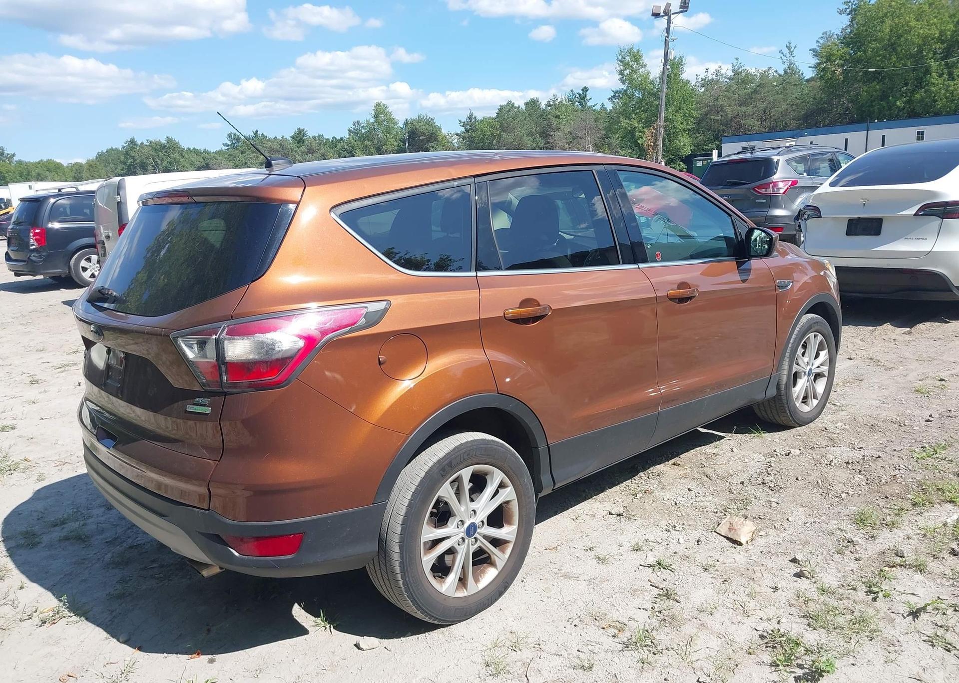 2017 FORD ESCAPE SE