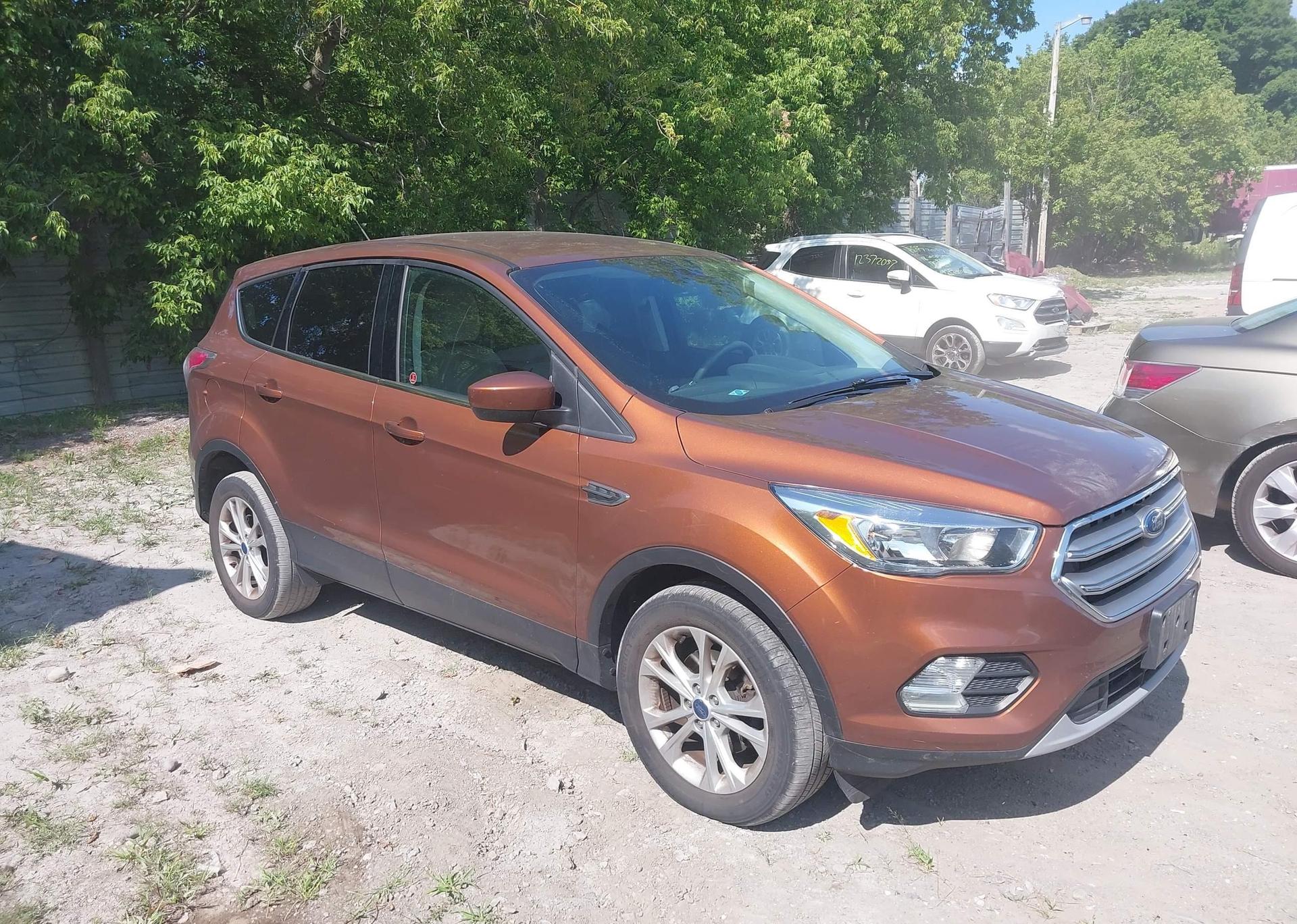 2017 FORD ESCAPE SE