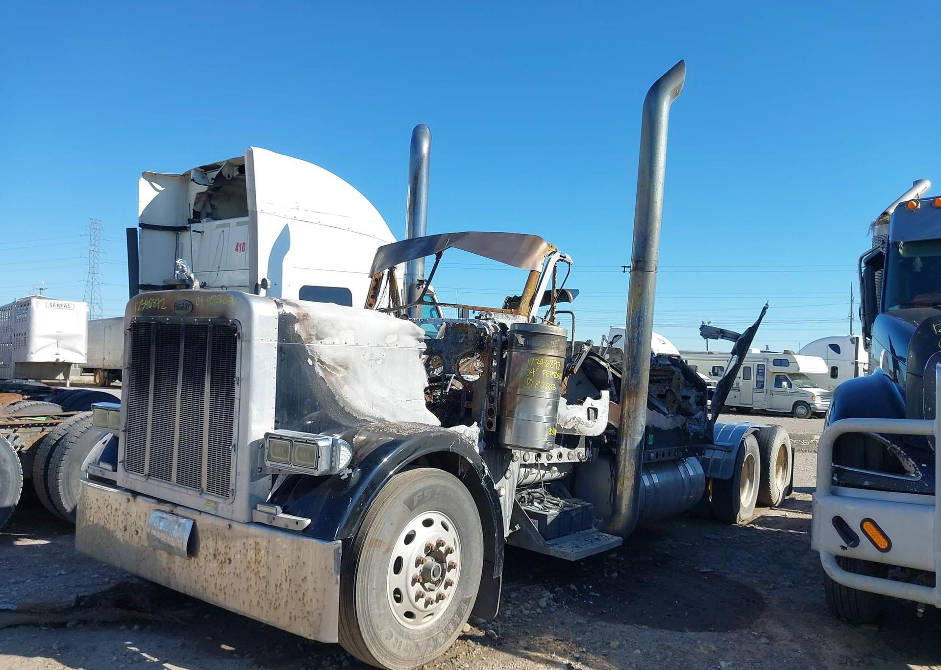 2004 PETERBILT 379