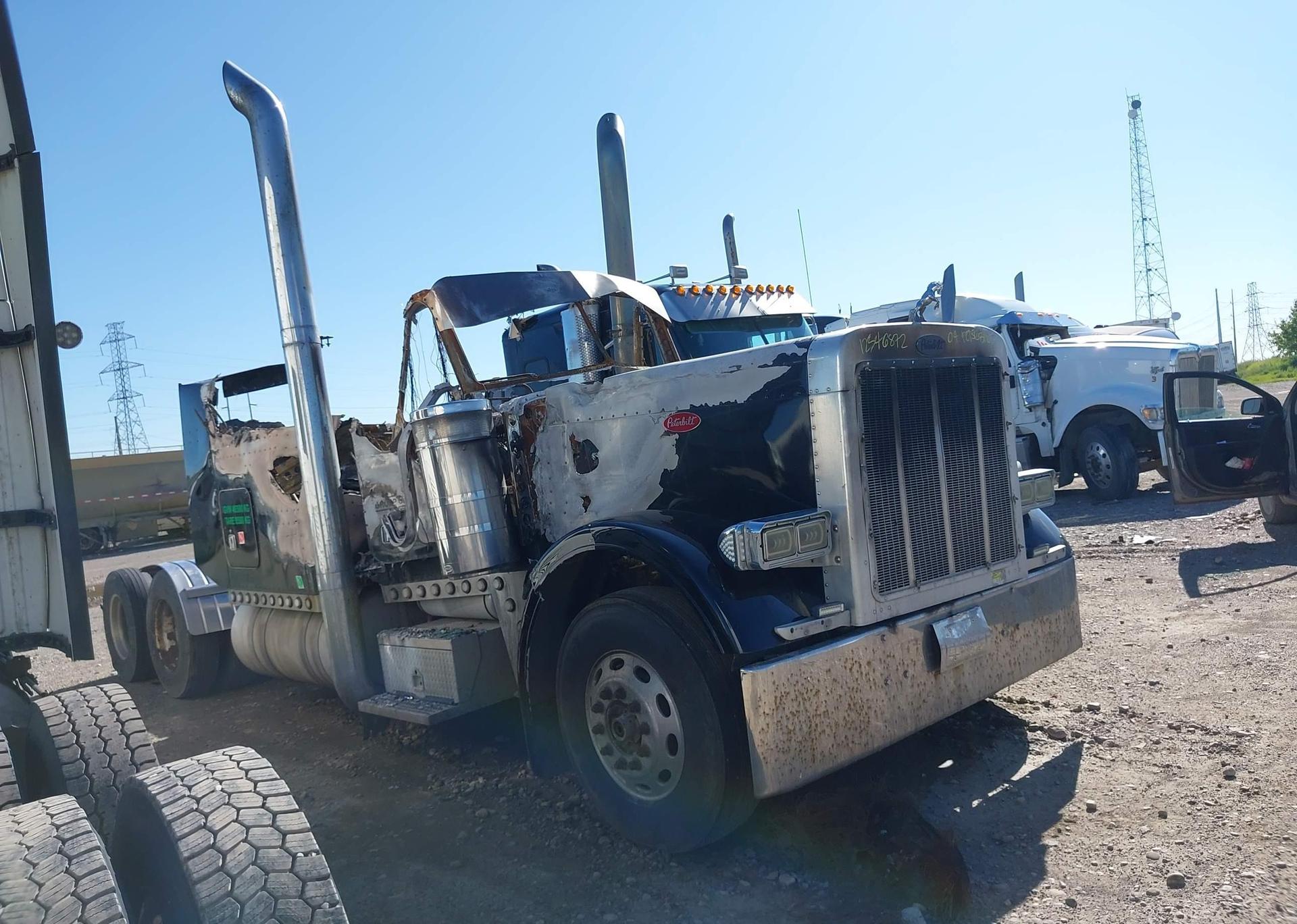 2004 PETERBILT 379