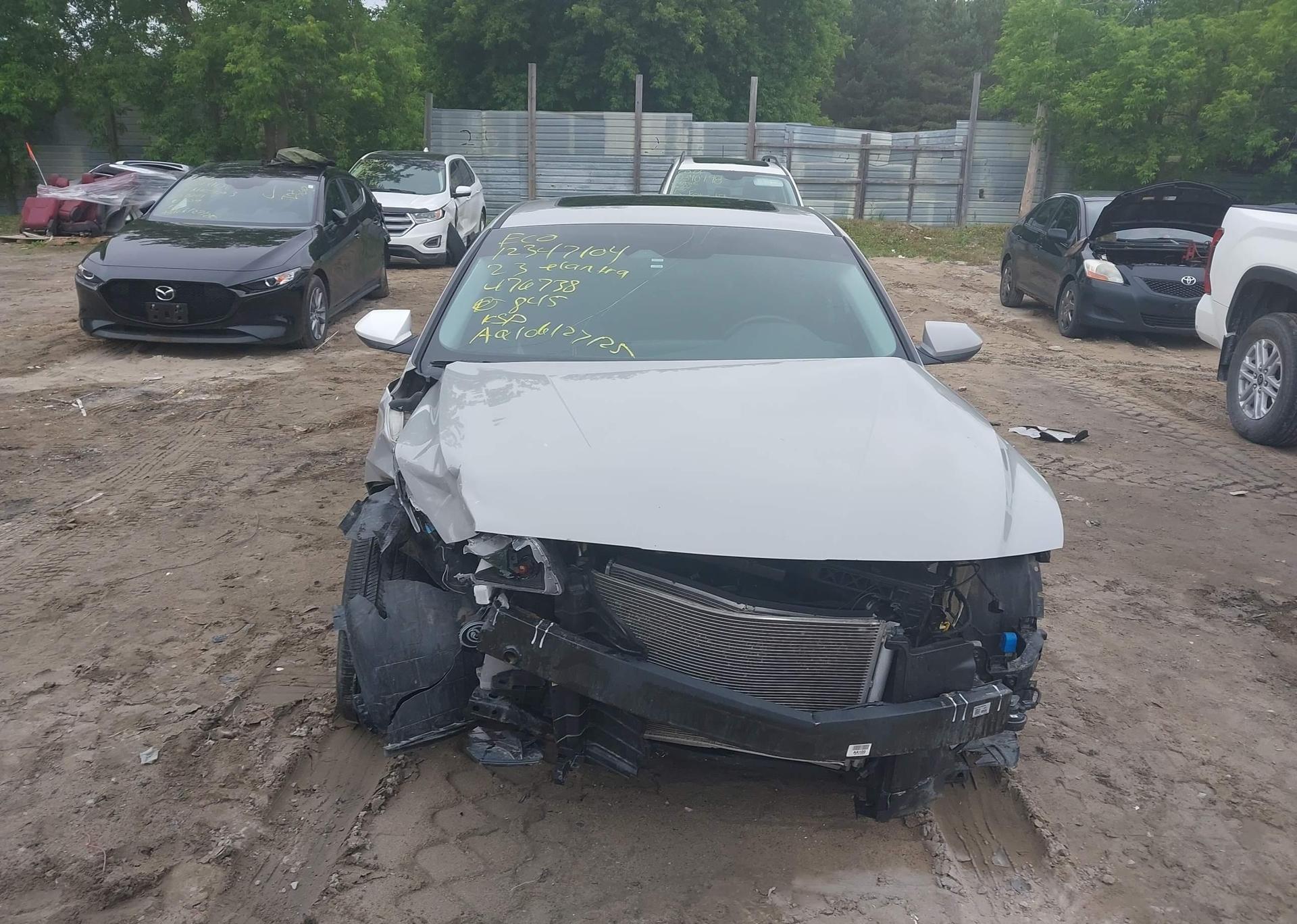 2023 HYUNDAI ELANTRA PREFERRED IVT WITH TECH PACKAGE