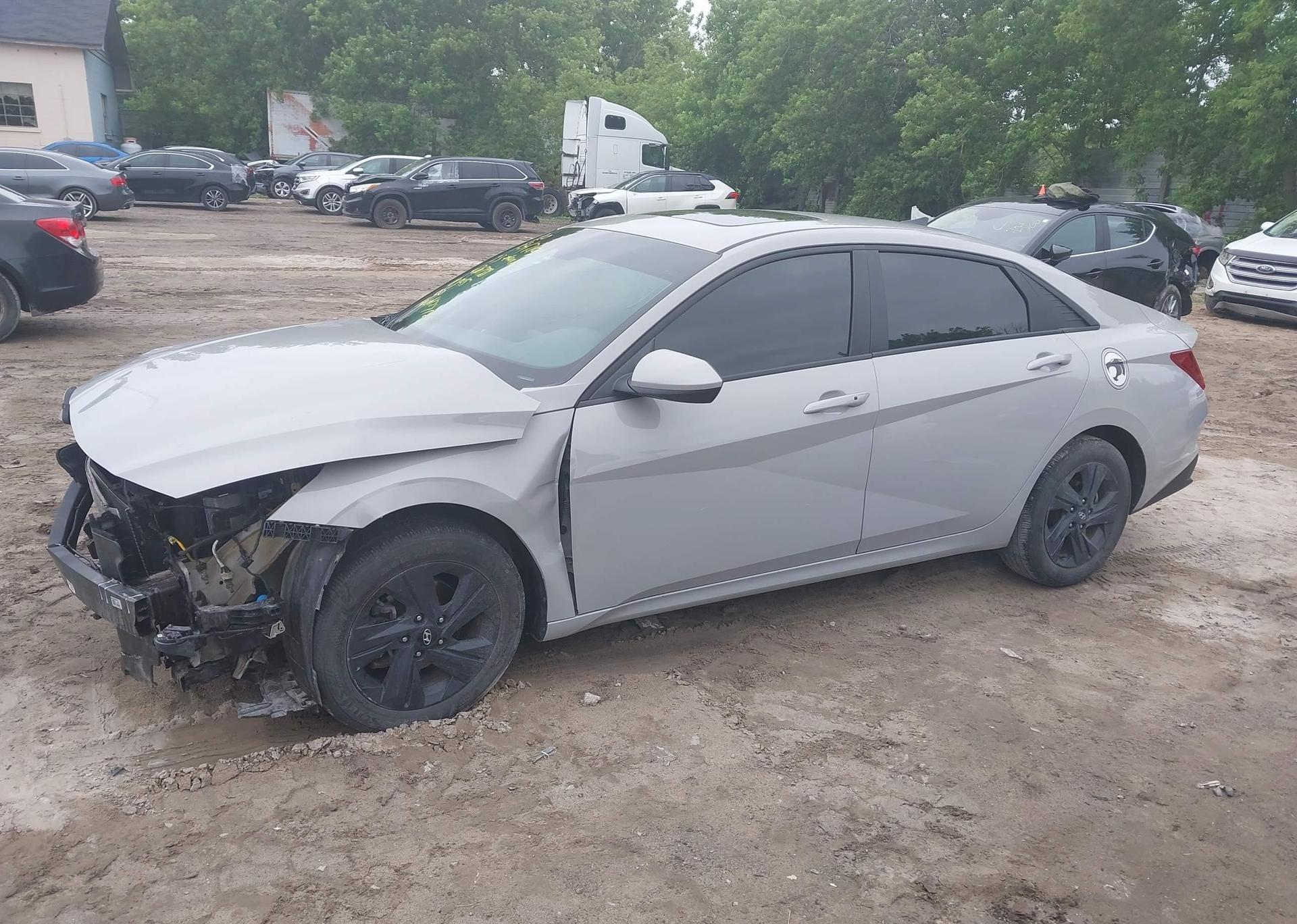 2023 HYUNDAI ELANTRA PREFERRED IVT WITH TECH PACKAGE