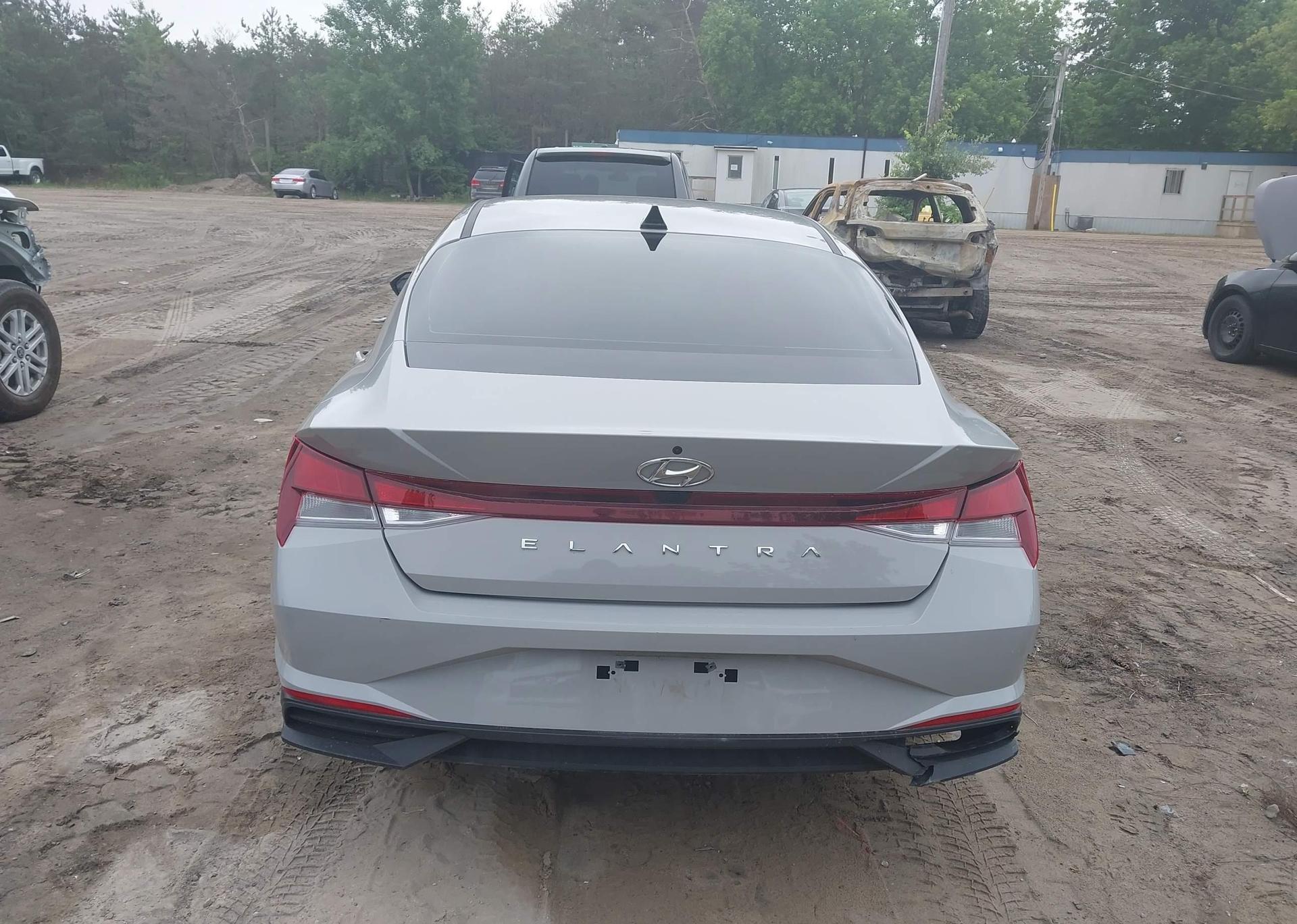 2023 HYUNDAI ELANTRA PREFERRED IVT WITH TECH PACKAGE