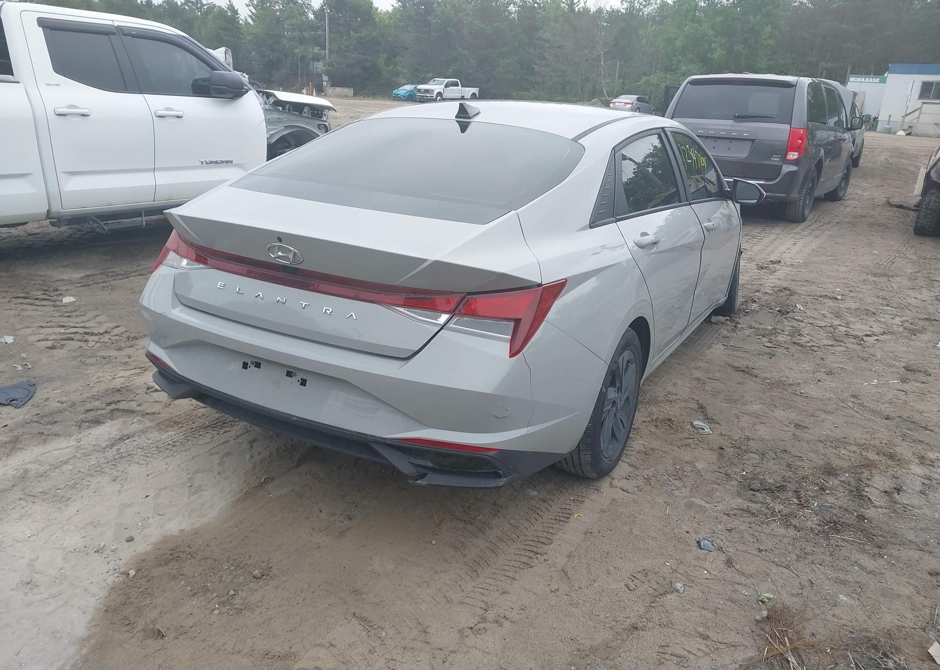 2023 HYUNDAI ELANTRA PREFERRED IVT WITH TECH PACKAGE